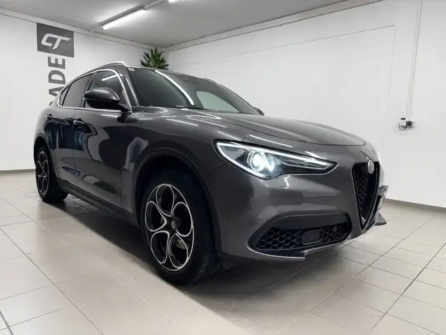 Alfa Romeo Stelvio view 5