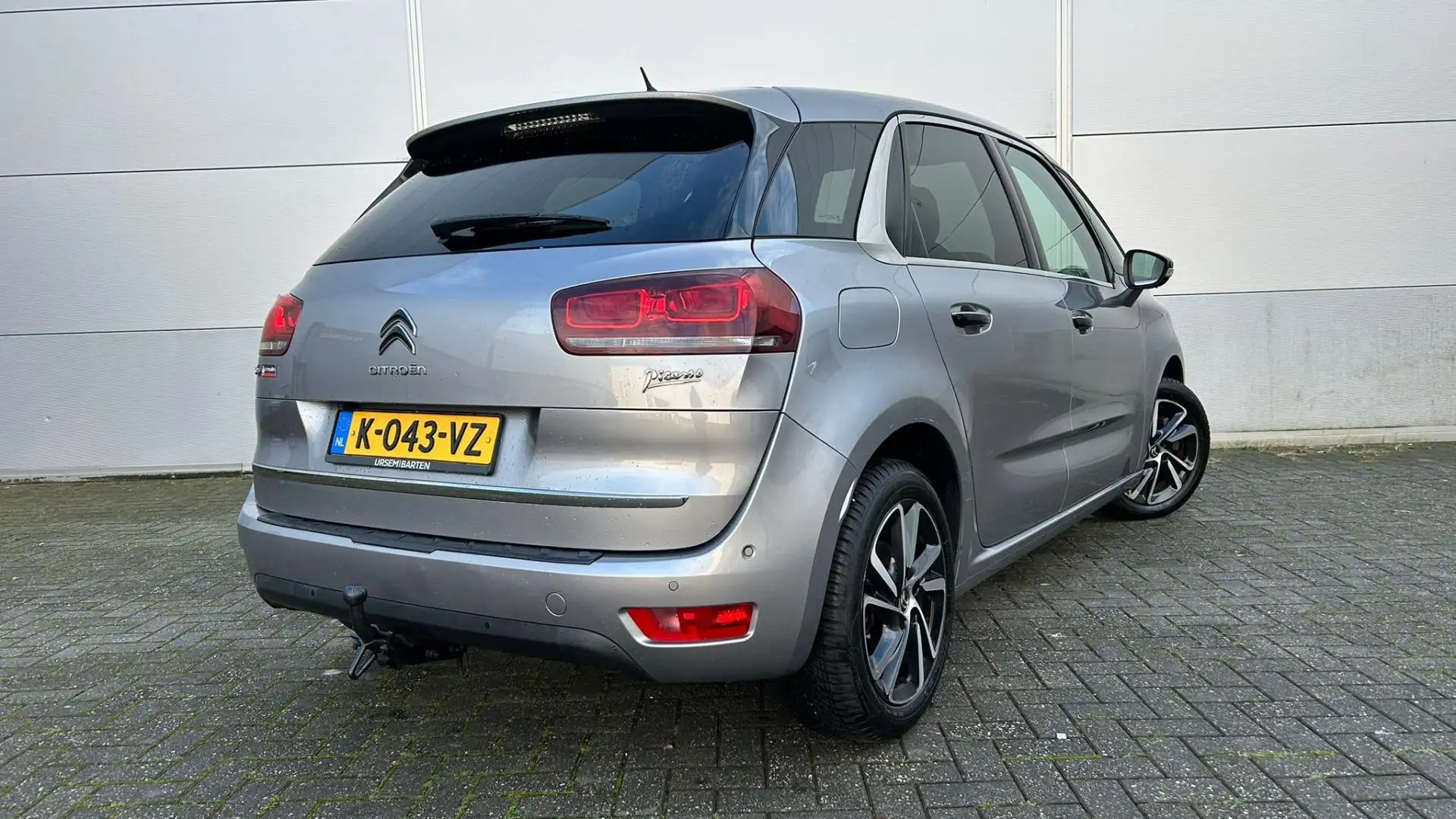 Citroen C4 Picasso 1.2 PureTech Shine Aut, Dealer oh, Navigatie Grau - 2