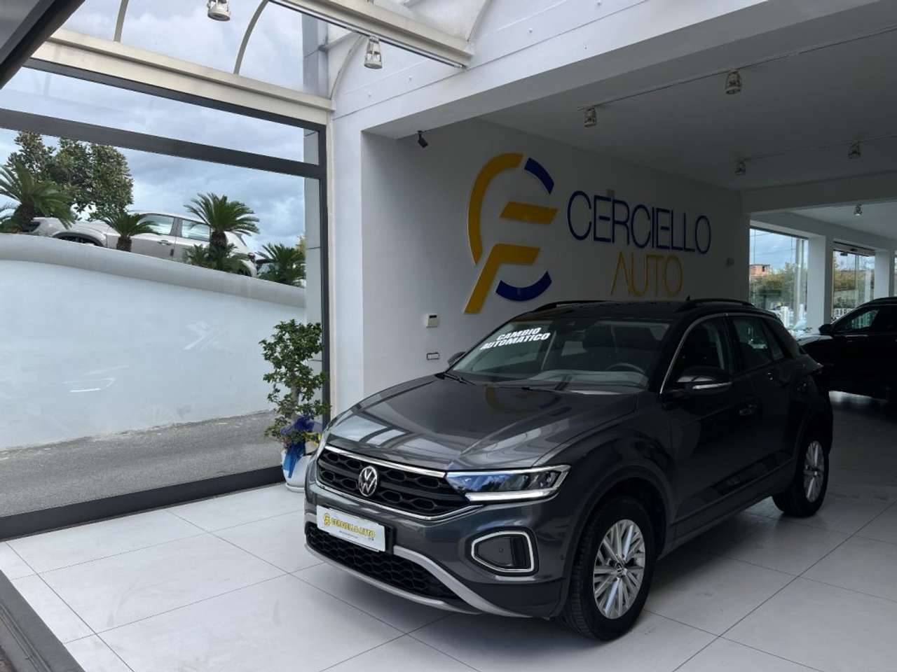 Volkswagen T-Roc 2.0 TDI SCR 150 CV DSG Life tua da €269,00 mensi