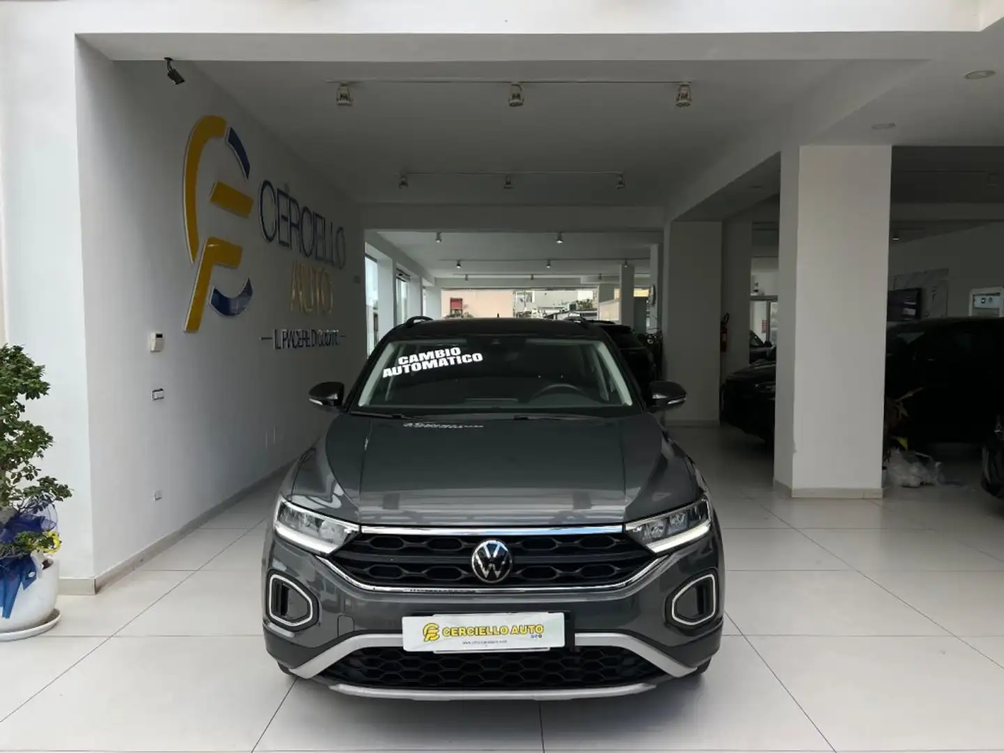Volkswagen T-Roc 2.0 TDI SCR 150 CV DSG Life tua da €269,00 mensi Grigio - 2