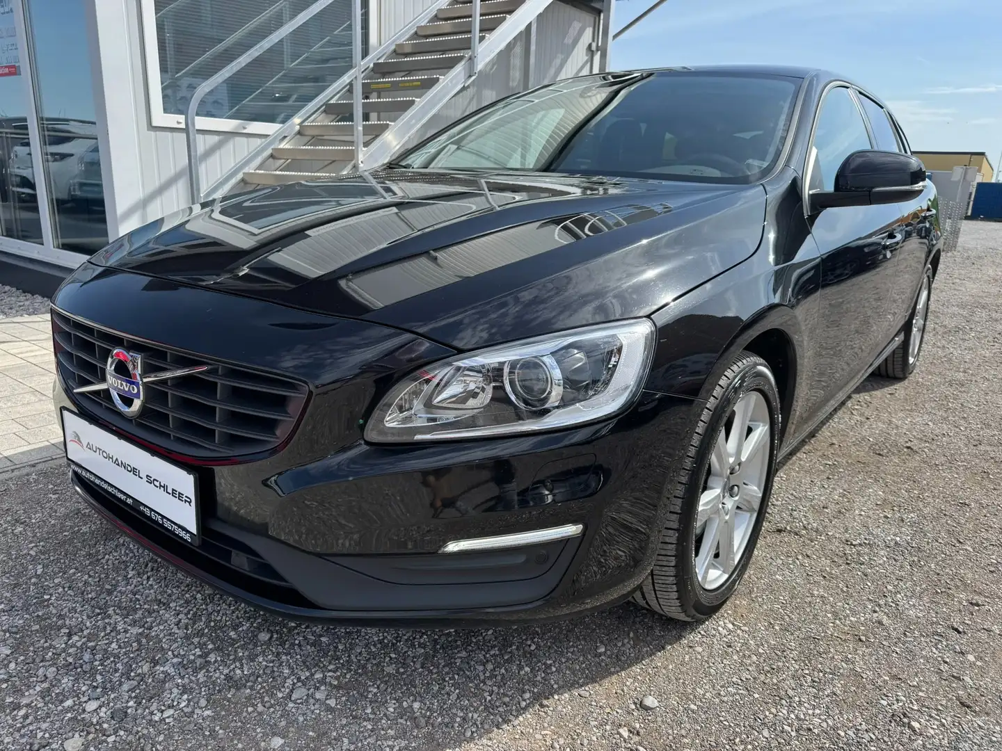 Volvo V60 D3 Kinetic Geartronic_NAVI_Teilleder Schwarz - 1