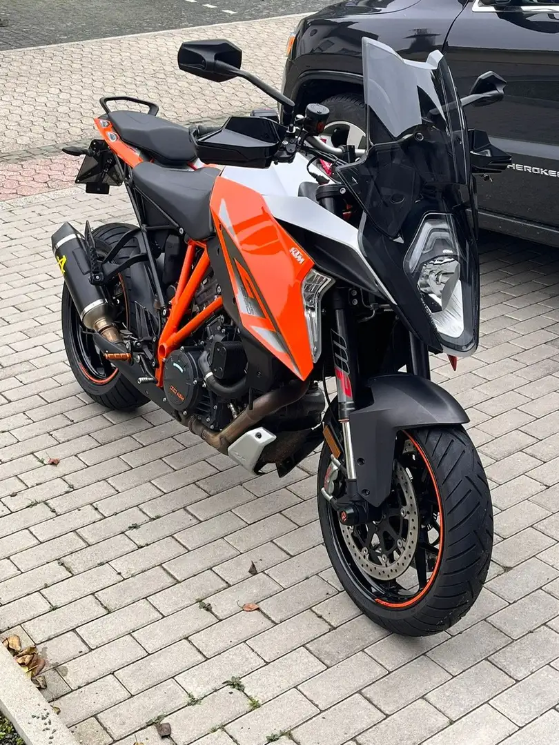 KTM 1290 Super Duke GT Orange - 2