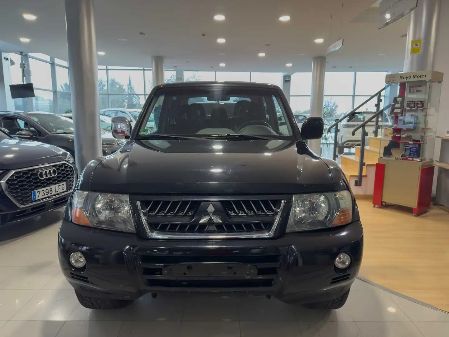 Mitsubishi Montero 3.2 DI-D All-Four Aut. Blau - 2