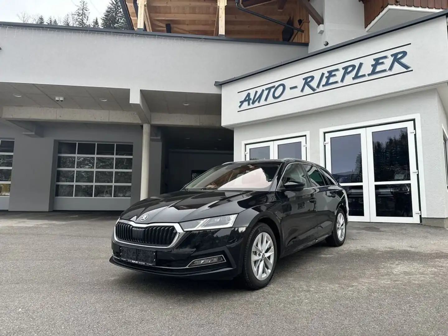 Skoda Octavia Combi 2,0 TDI DSG 4x4 Style Schwarz - 1