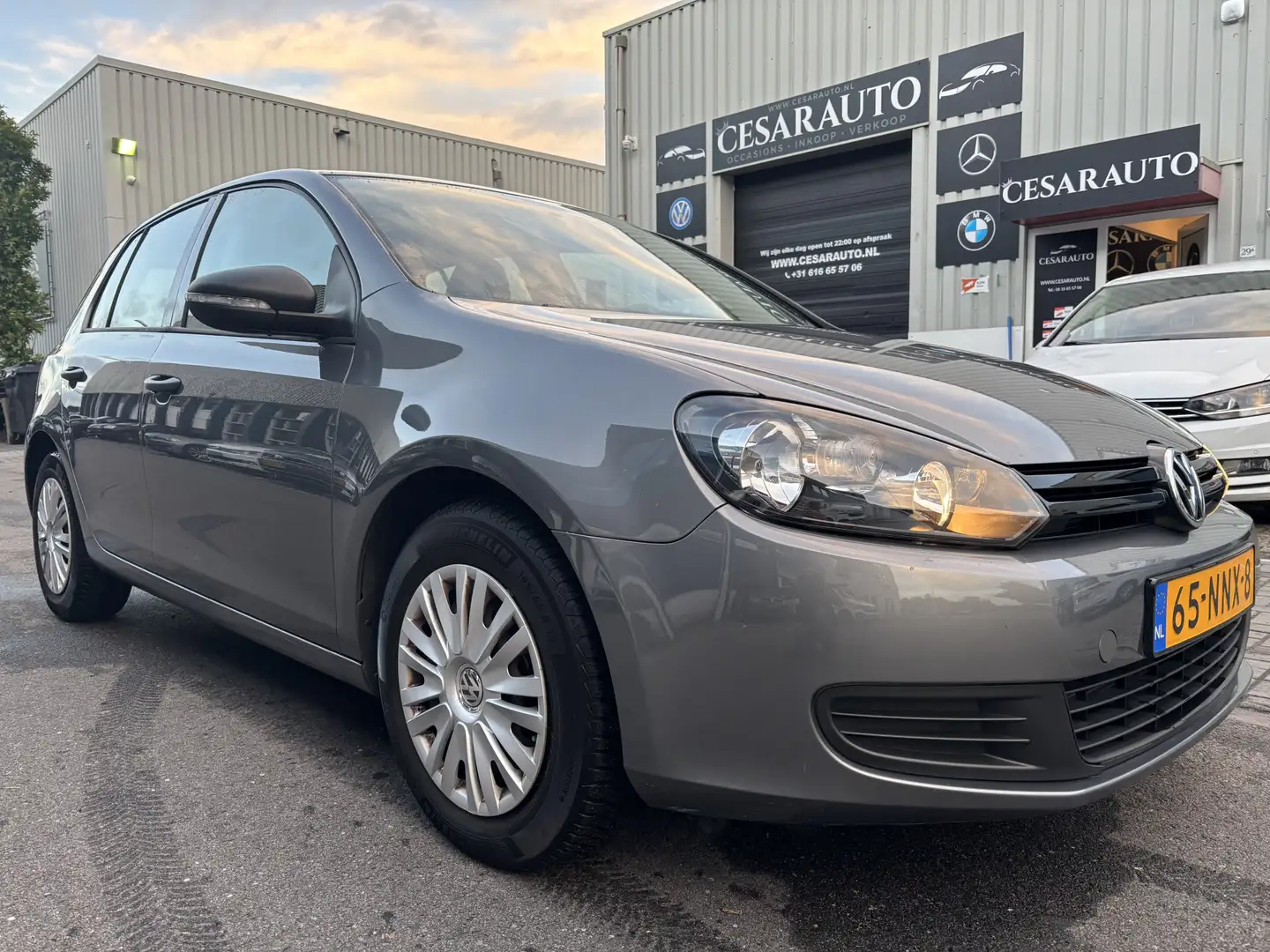 Volkswagen Golf 1.2 TSI BlueMotion / 5 DEURS / NIEUWE APK Grau - 1