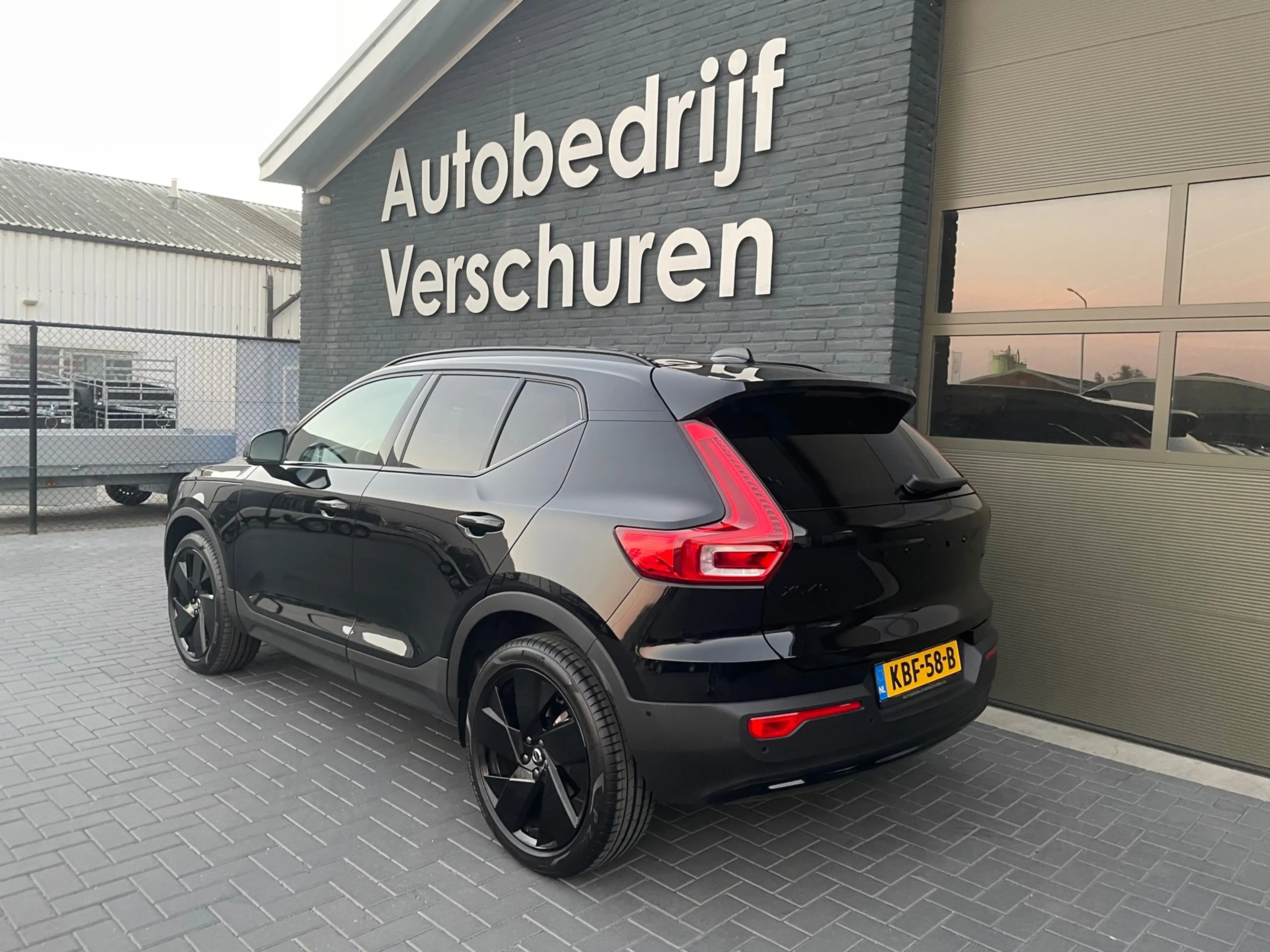 Volvo XC40 2.0 B3 dark black edition 360° camera stoel + stuu — photo 7