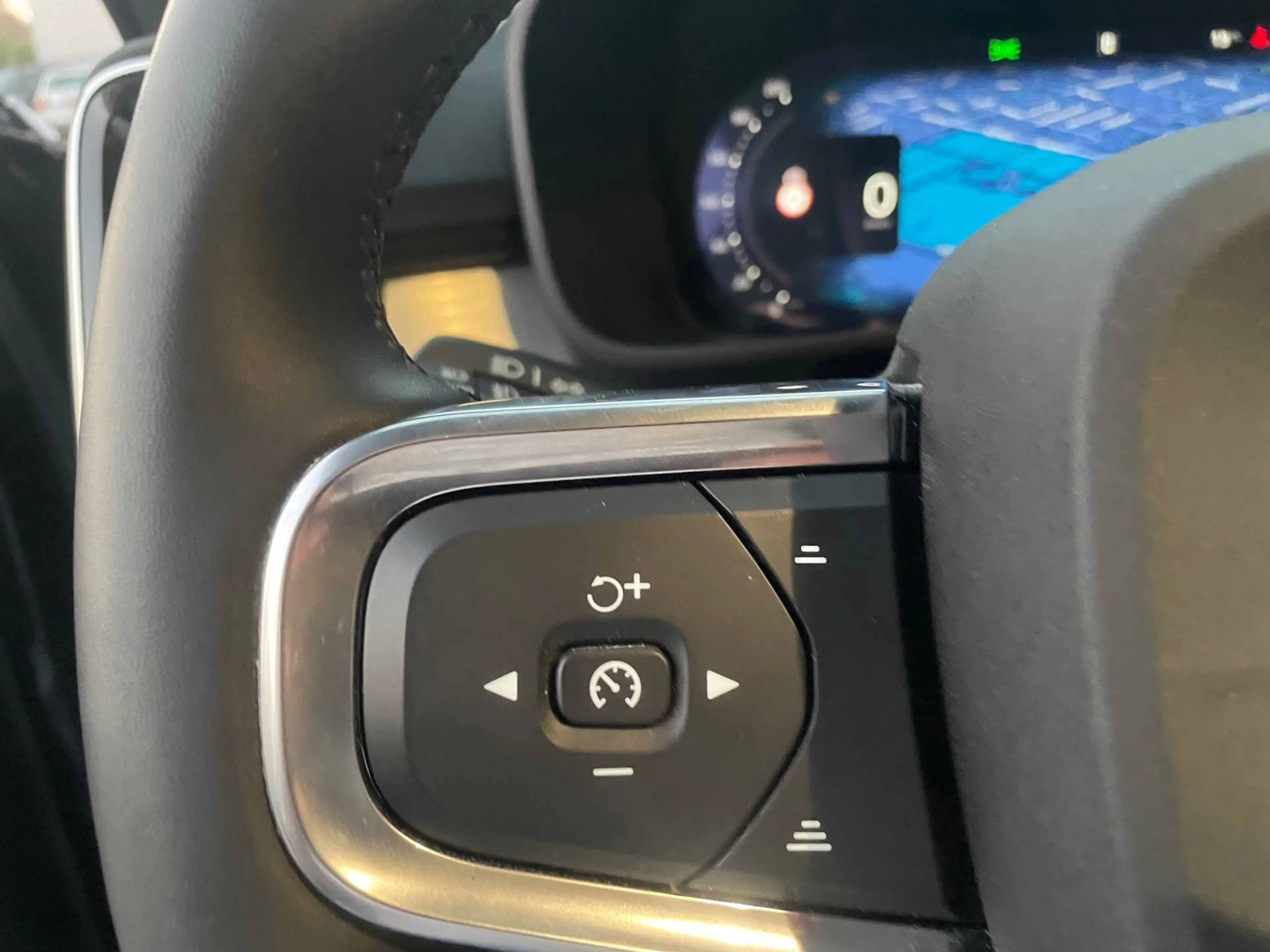 Volvo XC40 2.0 B3 dark black edition 360° camera stoel + stuu — photo 41