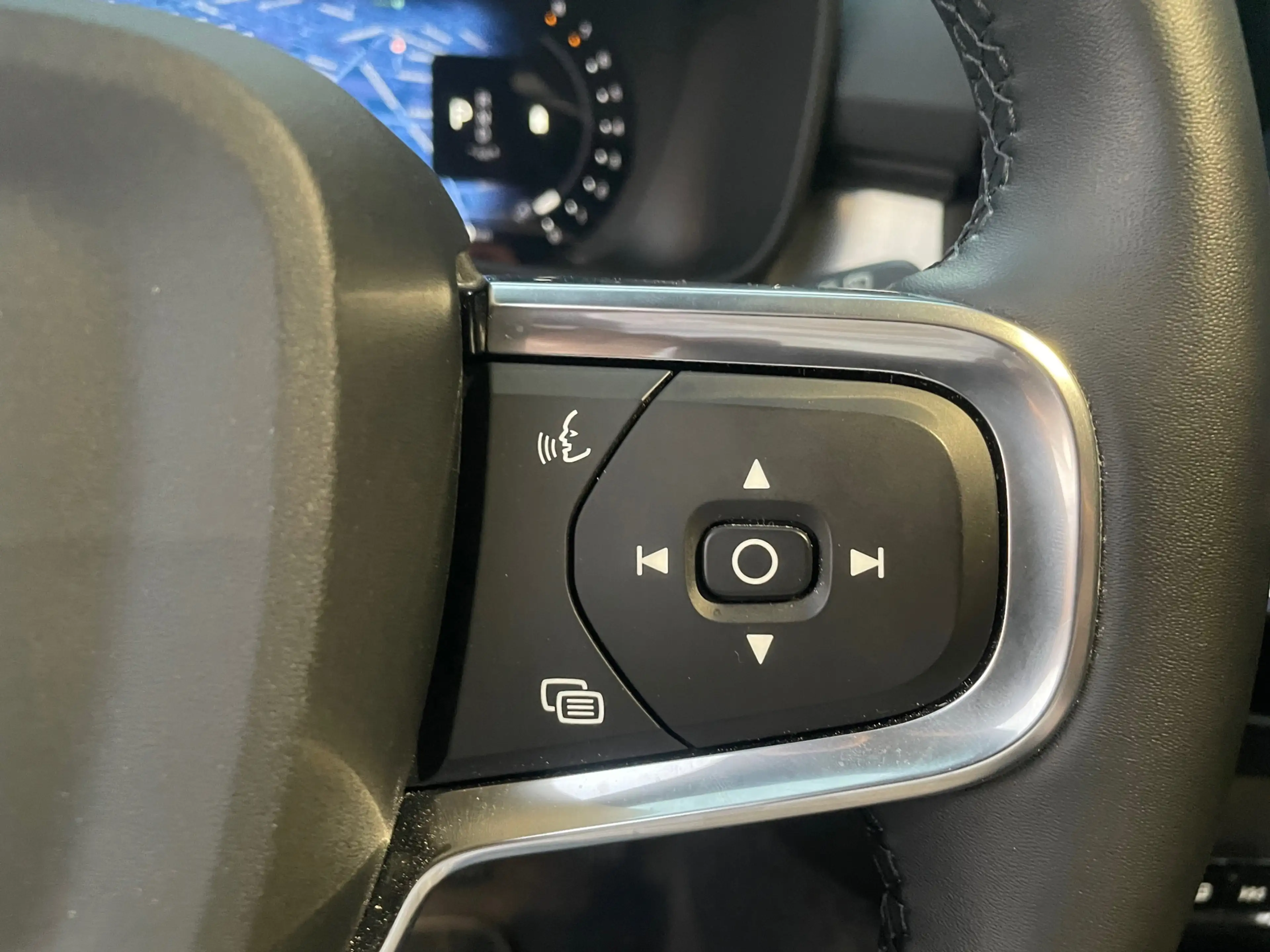 Volvo XC40 2.0 B3 dark black edition 360° camera stoel + stuu — photo 42