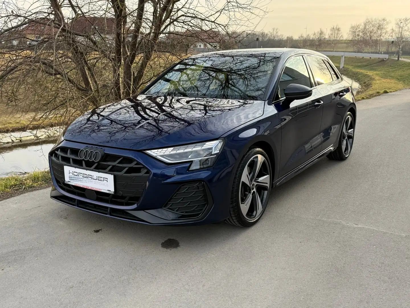 Audi A3 35 TFSI S line Blau - 1