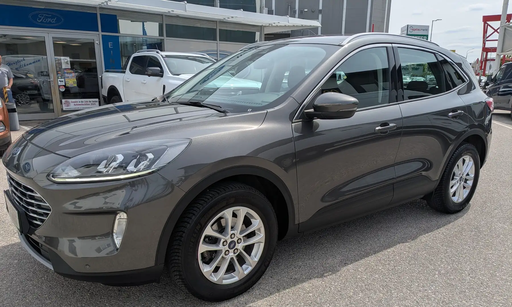 Ford Kuga Titanium Grau - 2