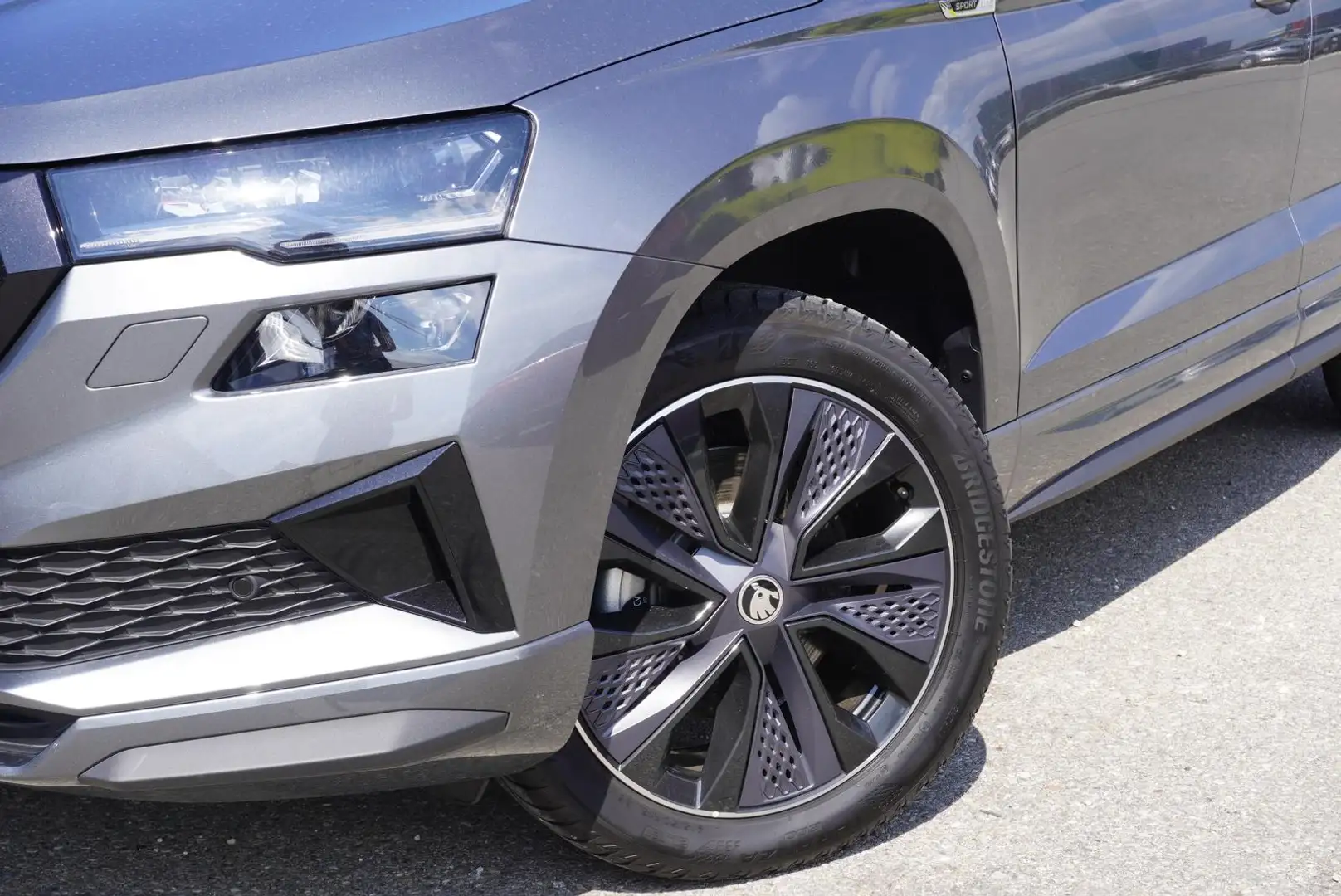 Skoda Karoq 1.5 TSI DSG SPORTLINE+AHK+GARANTIE+ACC+KAM Grau - 2