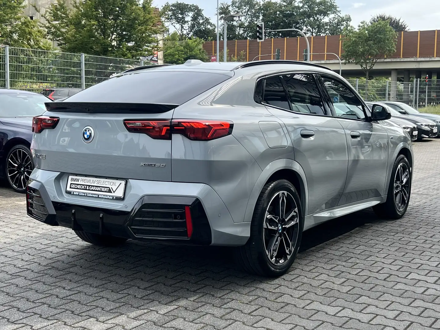 BMW iX2 xDrive30 M Sportpaket //HUD Stop&Go Grau - 2