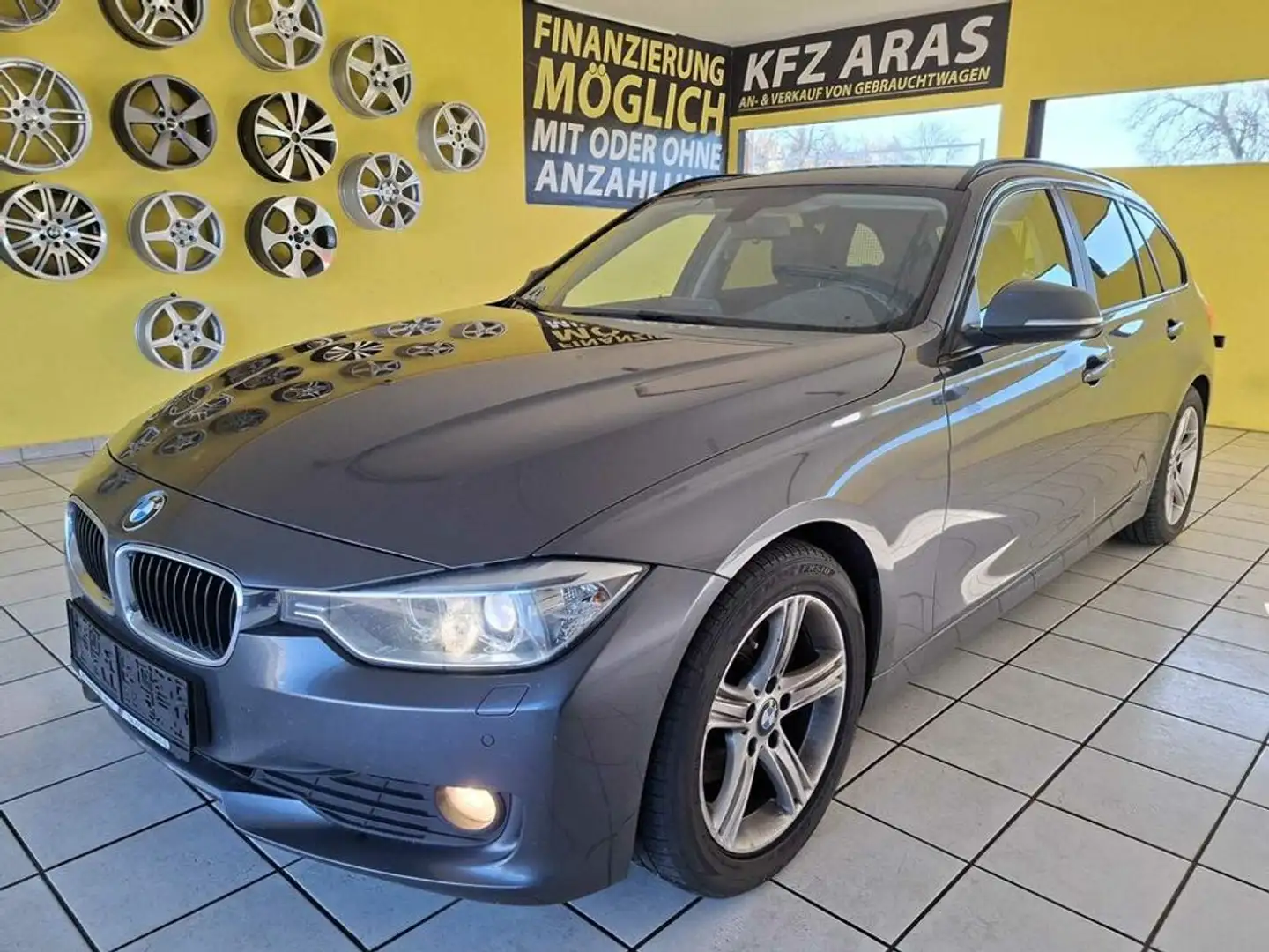 BMW 320 d PICKERL 10.2026,  PDC, KLIMA, XENON Šedá - 1