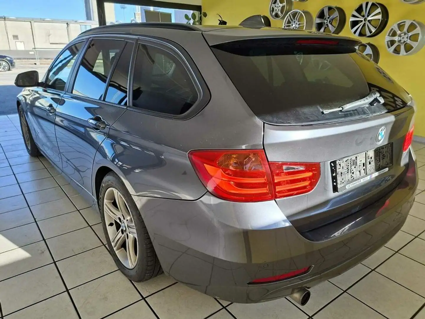 BMW 320 d PICKERL 10.2026, PDC, KLIMA, XENON Grau - 2