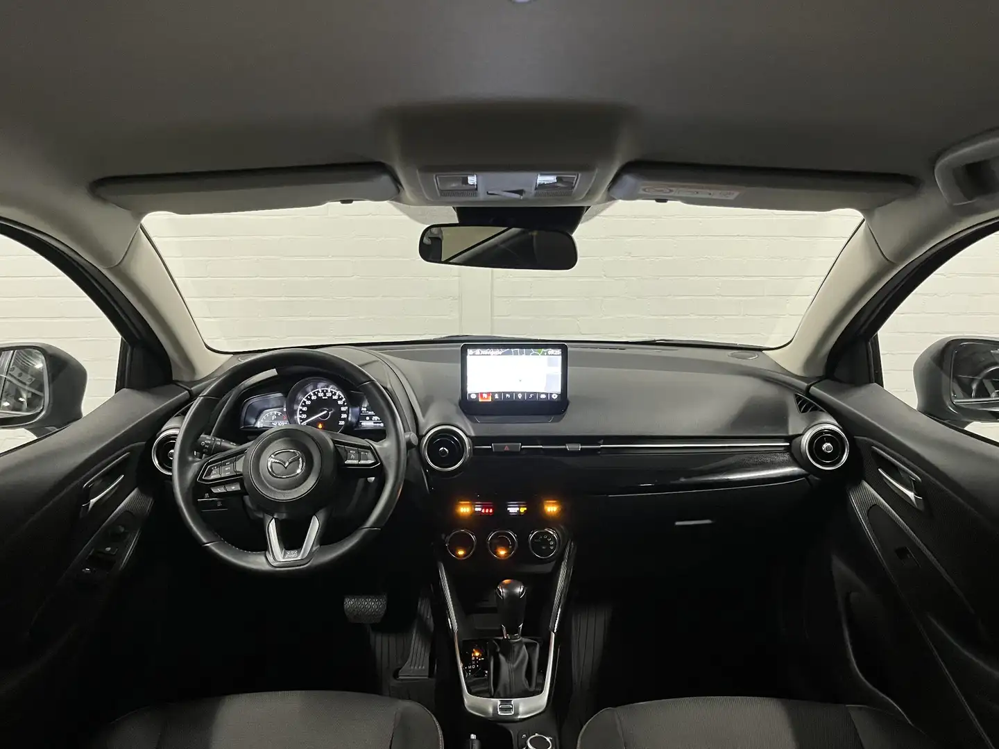Mazda 2 1.5 SkyActiv-G 90 Automaat | Carplay | Stoelverwar Grijs - 2