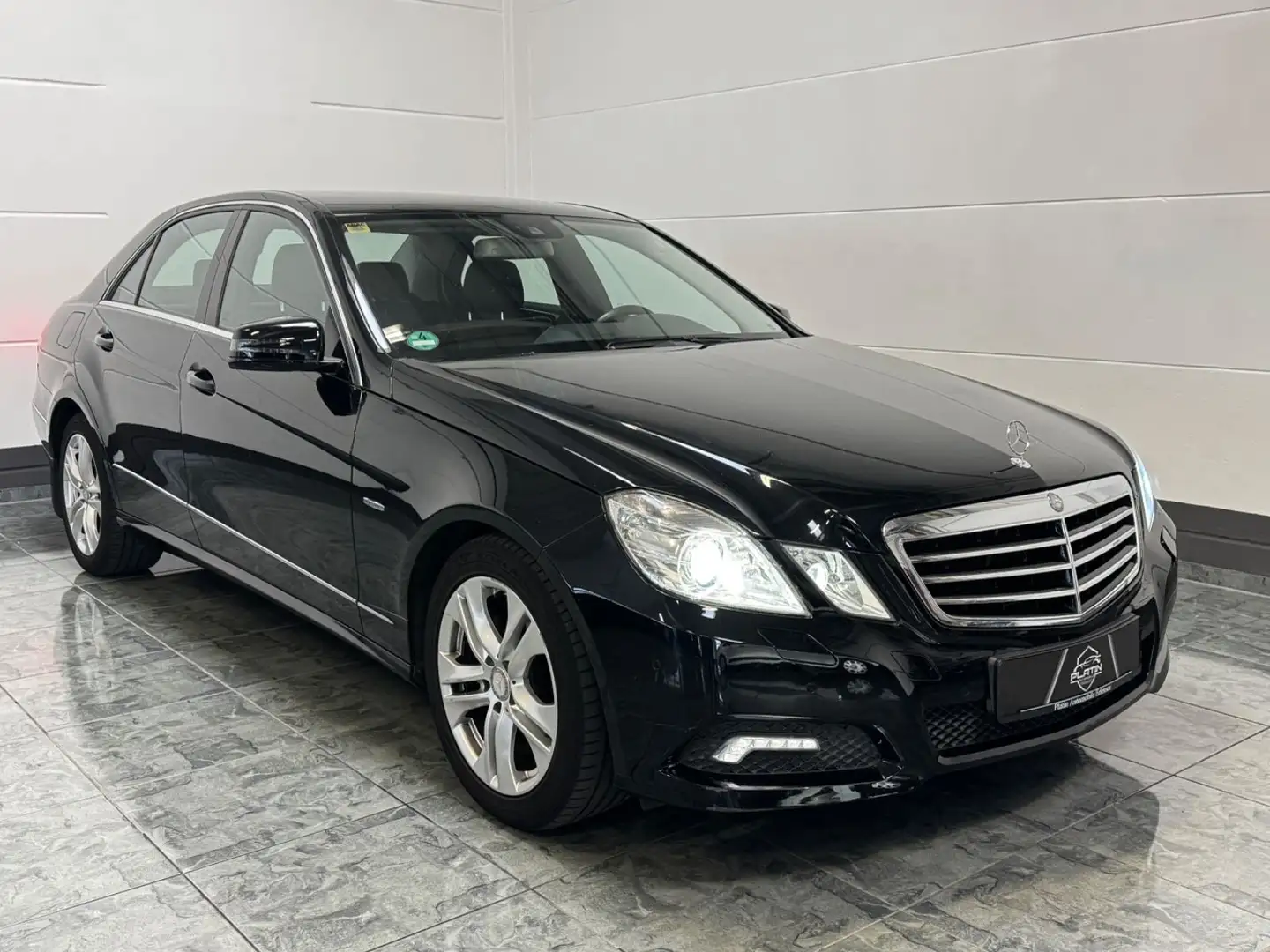 Mercedes-Benz E 220 CDI BlueEfficiency*1.hd*Xenon*SZH Schwarz - 1