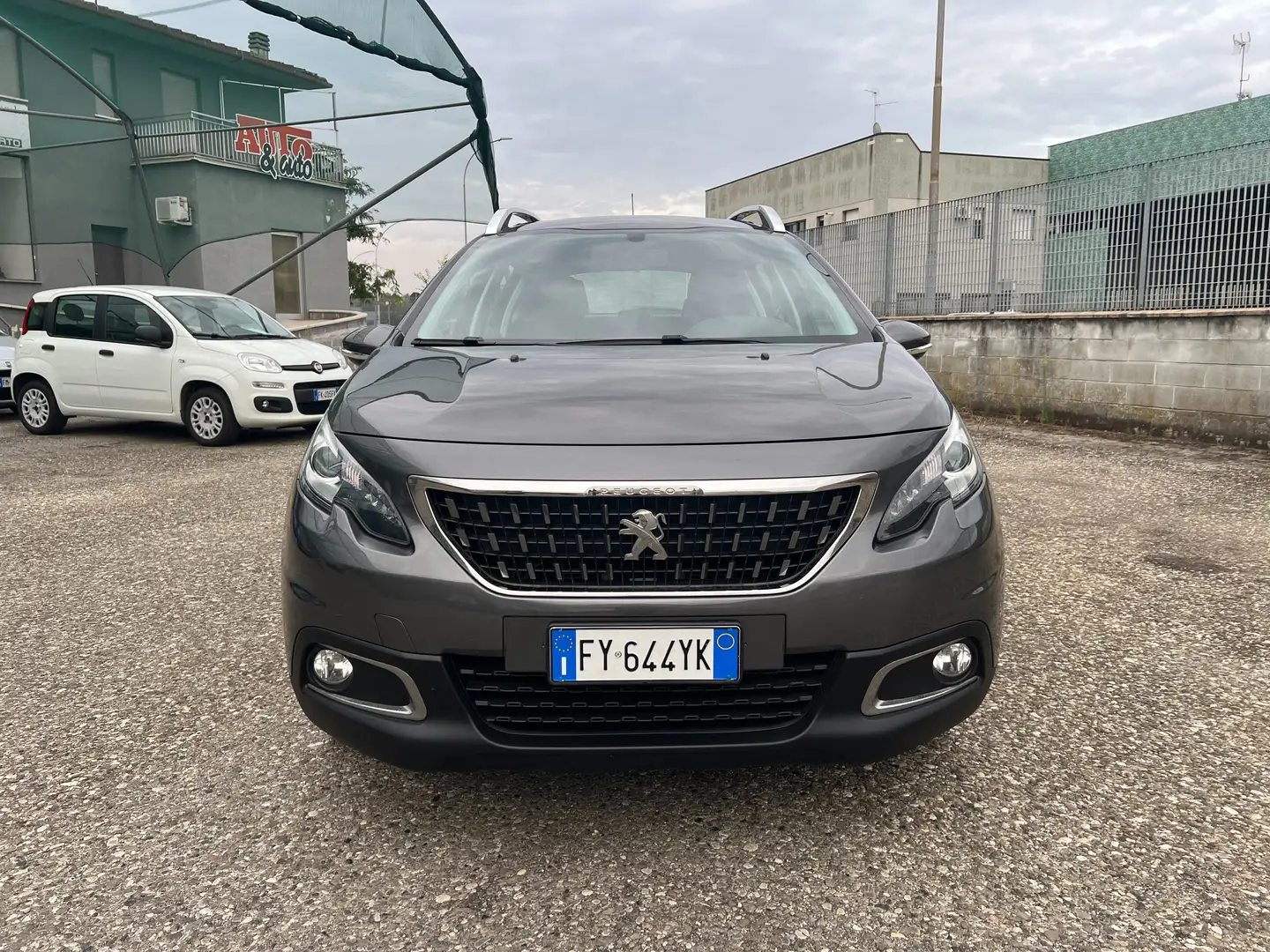 Peugeot 2008 1.5 bluehdi Active S&S Grau - 2