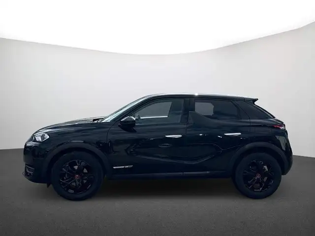 DS Automobiles DS 3 view 4