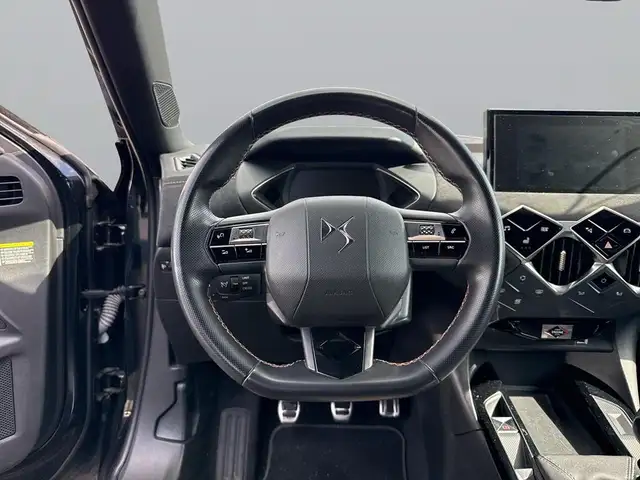 DS Automobiles DS 3 view 13