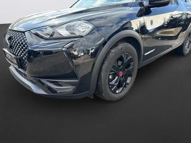 DS Automobiles DS 3 view 9