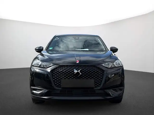 DS Automobiles DS 3 view 2