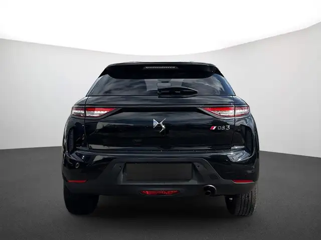 DS Automobiles DS 3 view 3