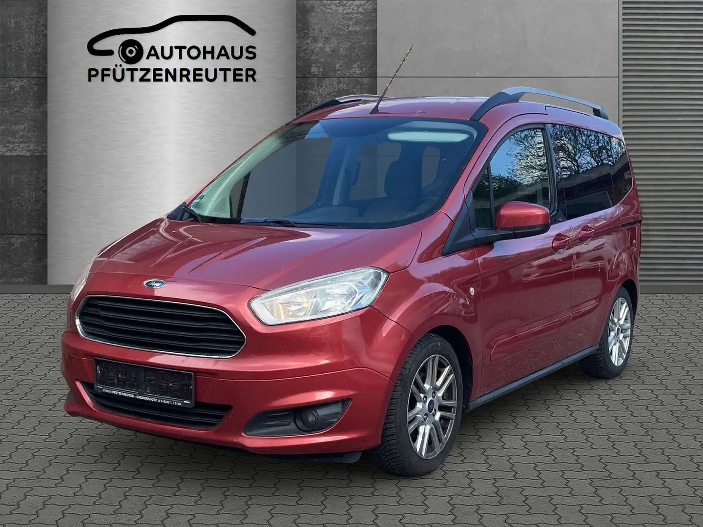 Ford Tourneo Courier Titanium Piros - 1
