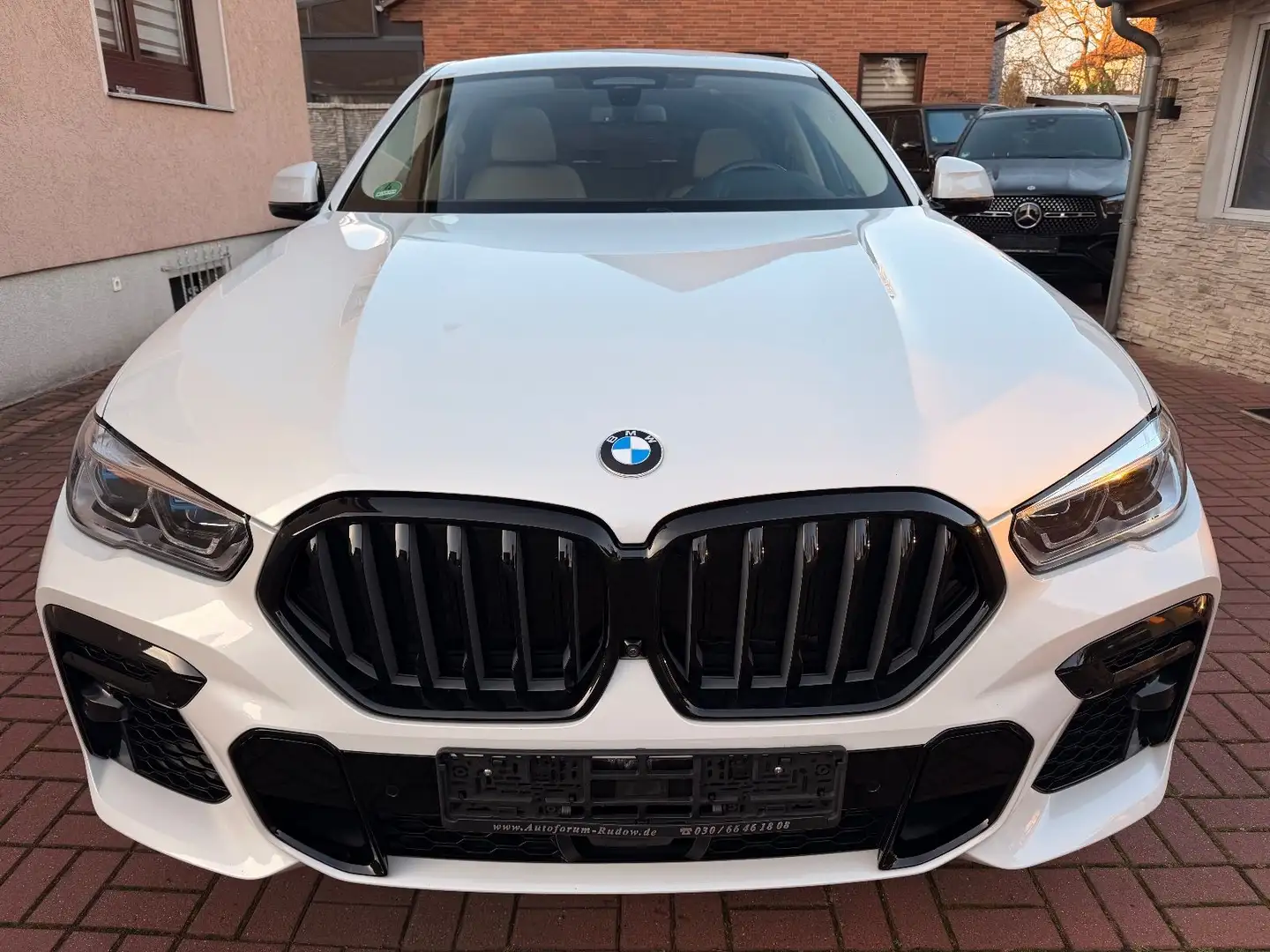 BMW X6 M50 i PANO+LED+STANDH+LEDER INDIVIDUAL WEISS Weiß - 2