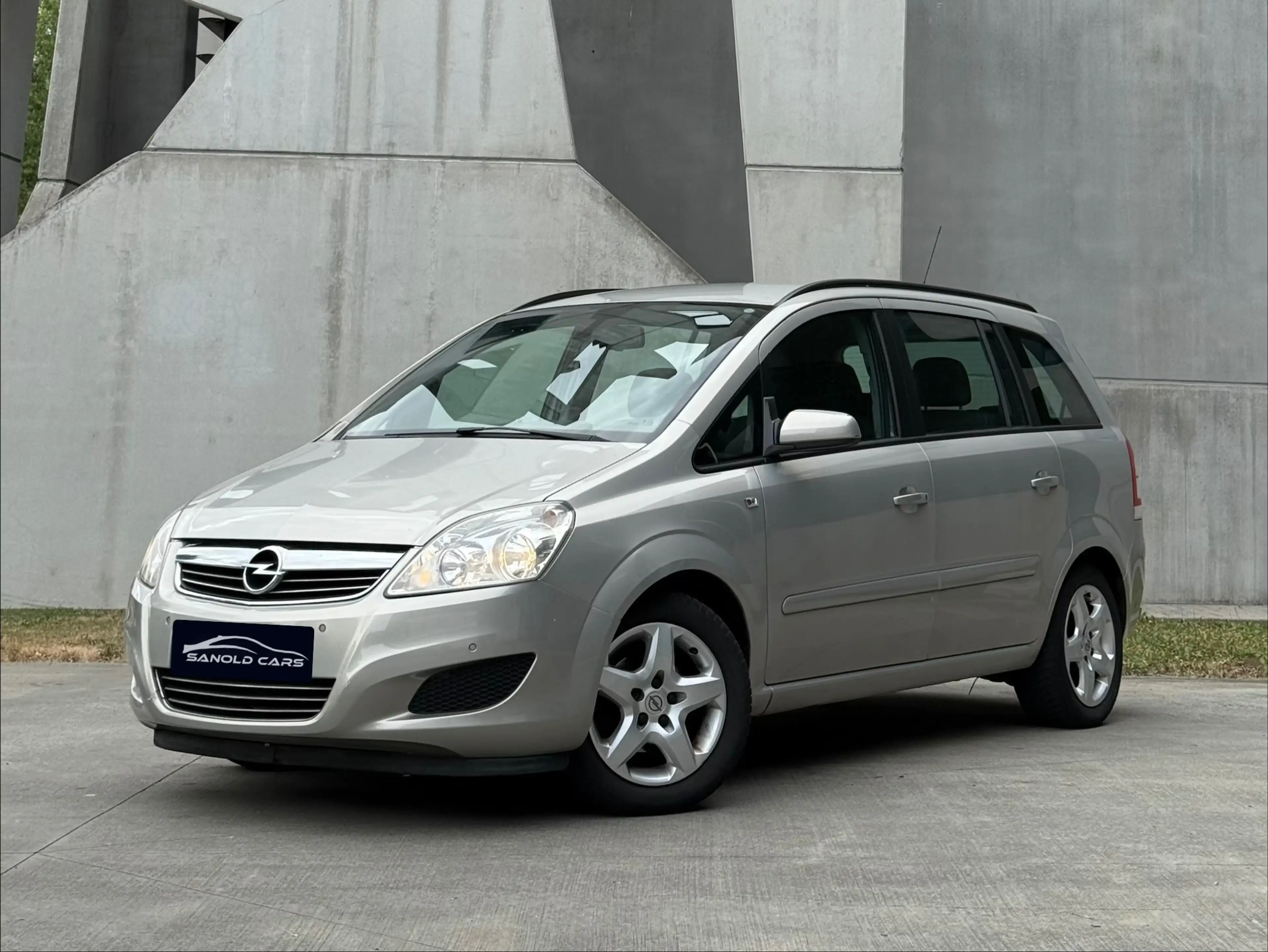 Opel Zafira 7 places • Automatique • Full