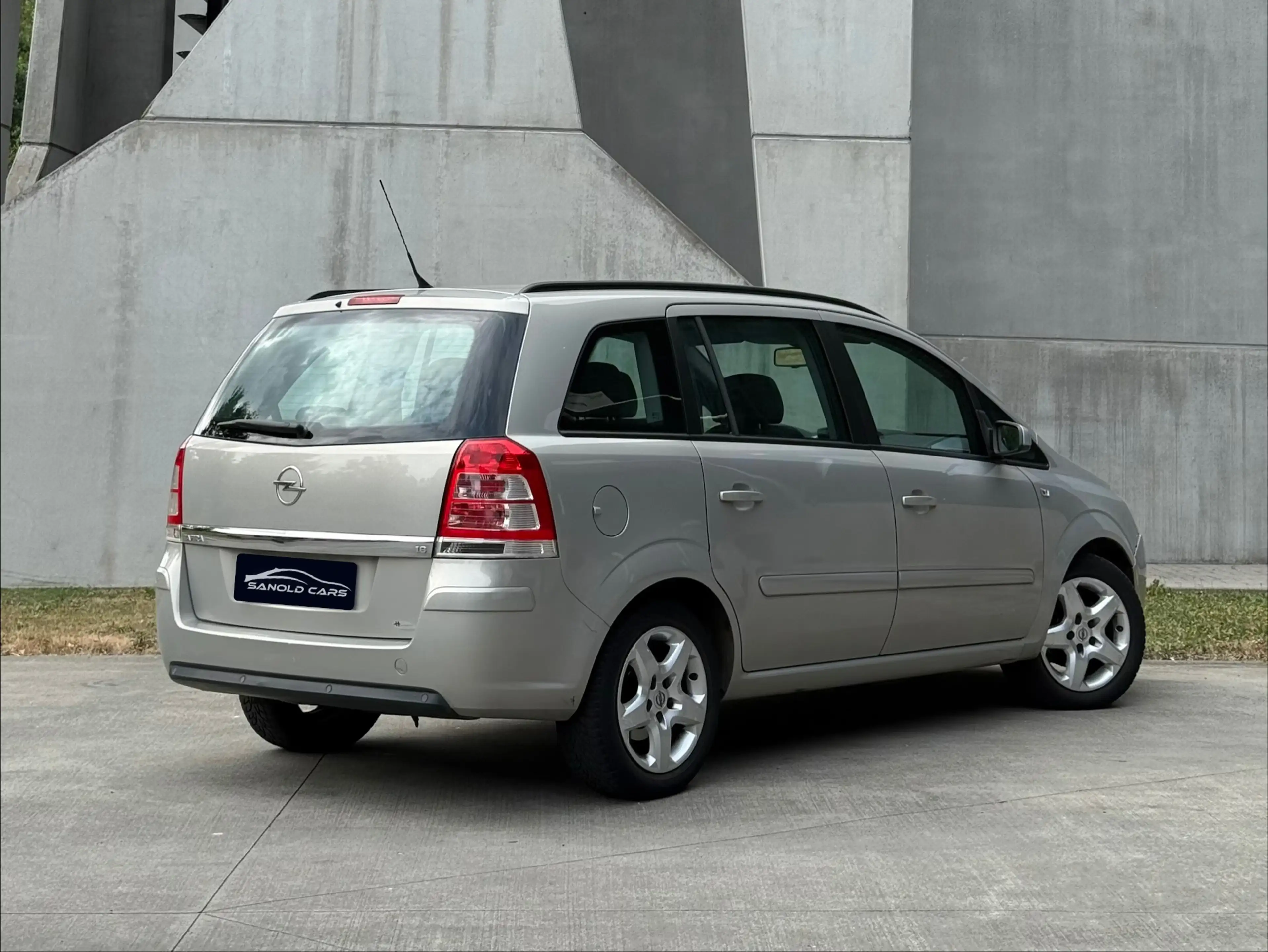 Opel Zafira 7 places • Automatique • Full — photo 12