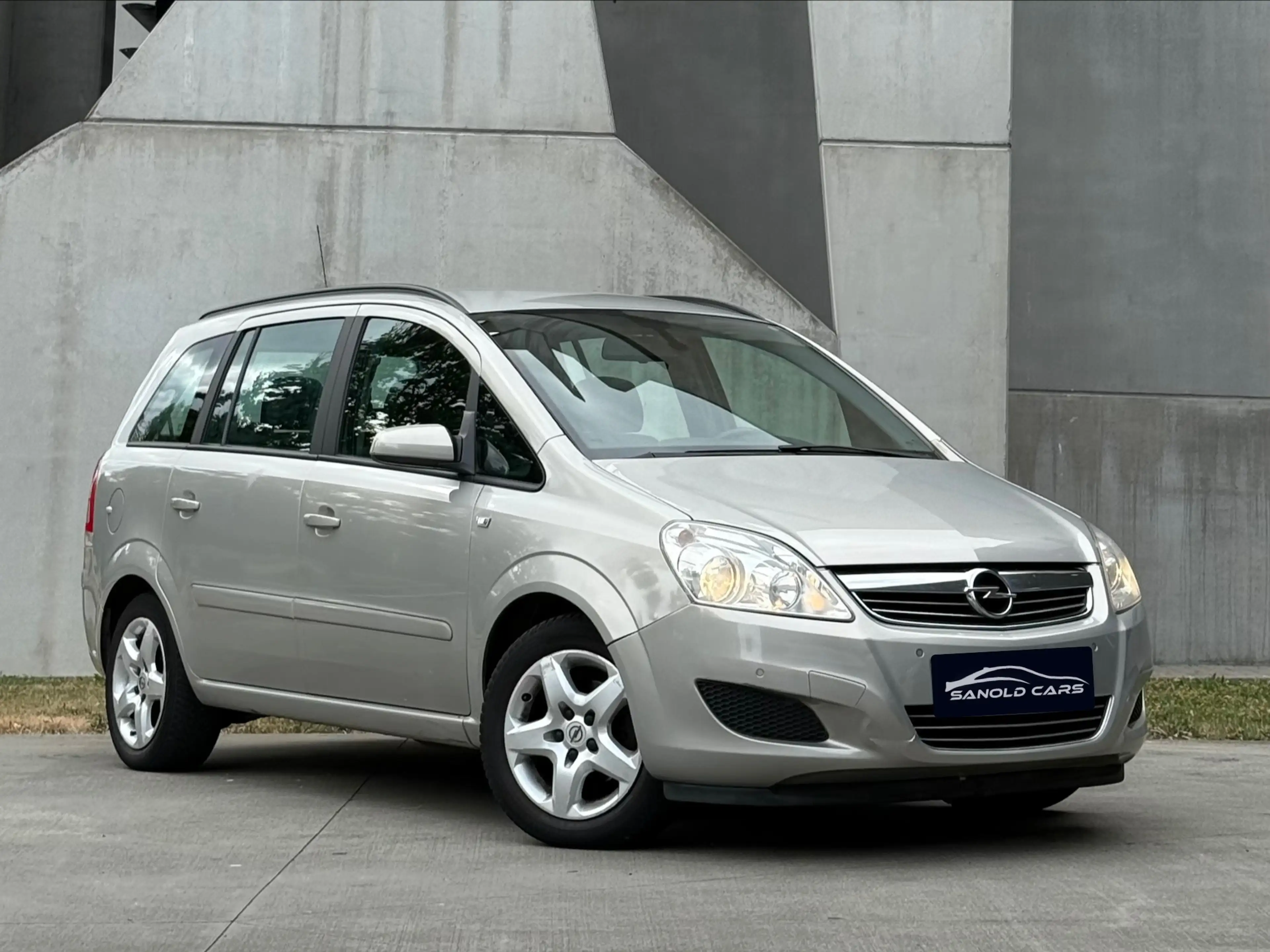 Opel Zafira 7 places • Automatique • Full — photo 2