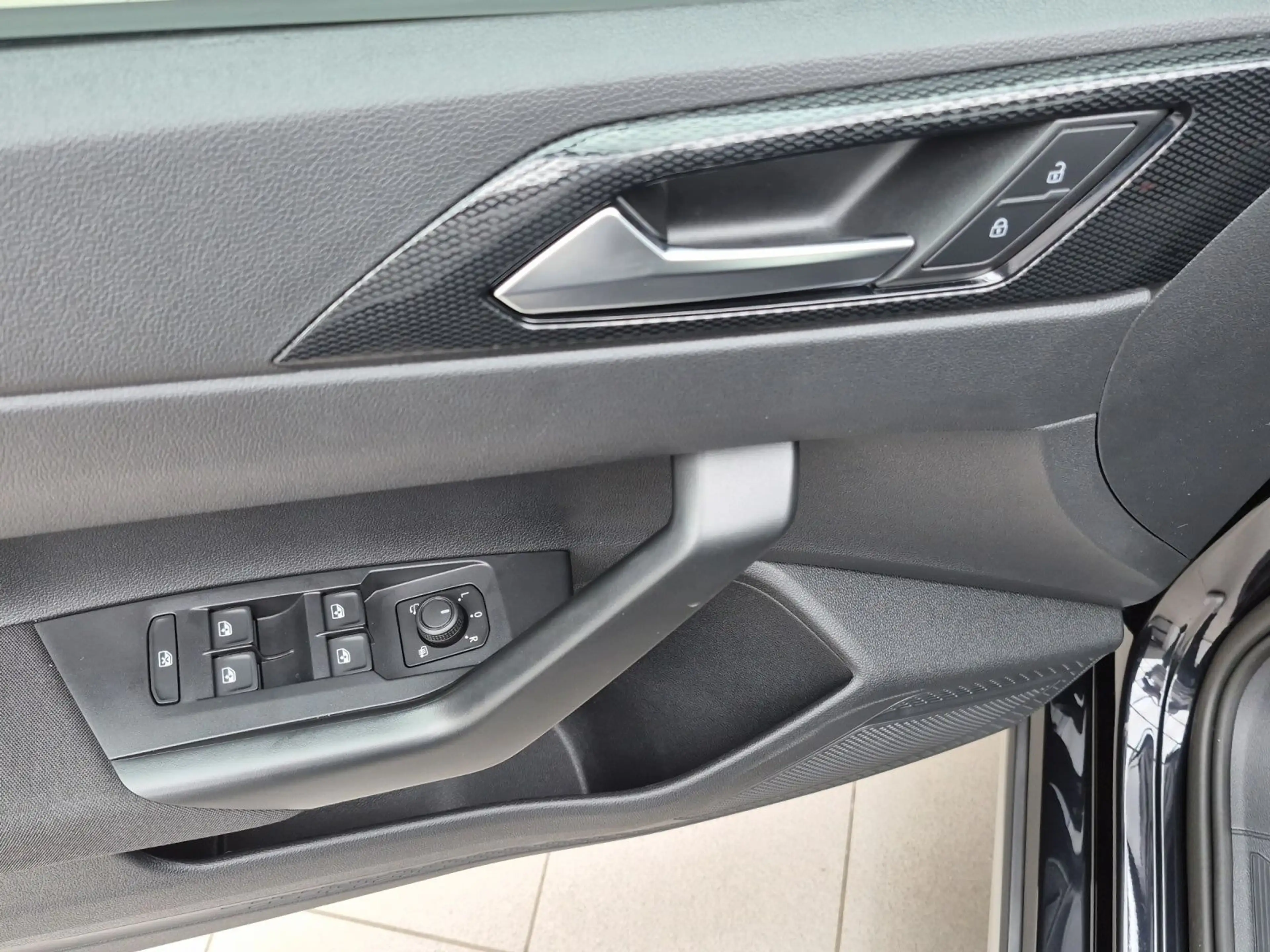 Volkswagen Taigo 1.0 TSI LIFE LED NAVI SITZHZ LM16 — photo 8