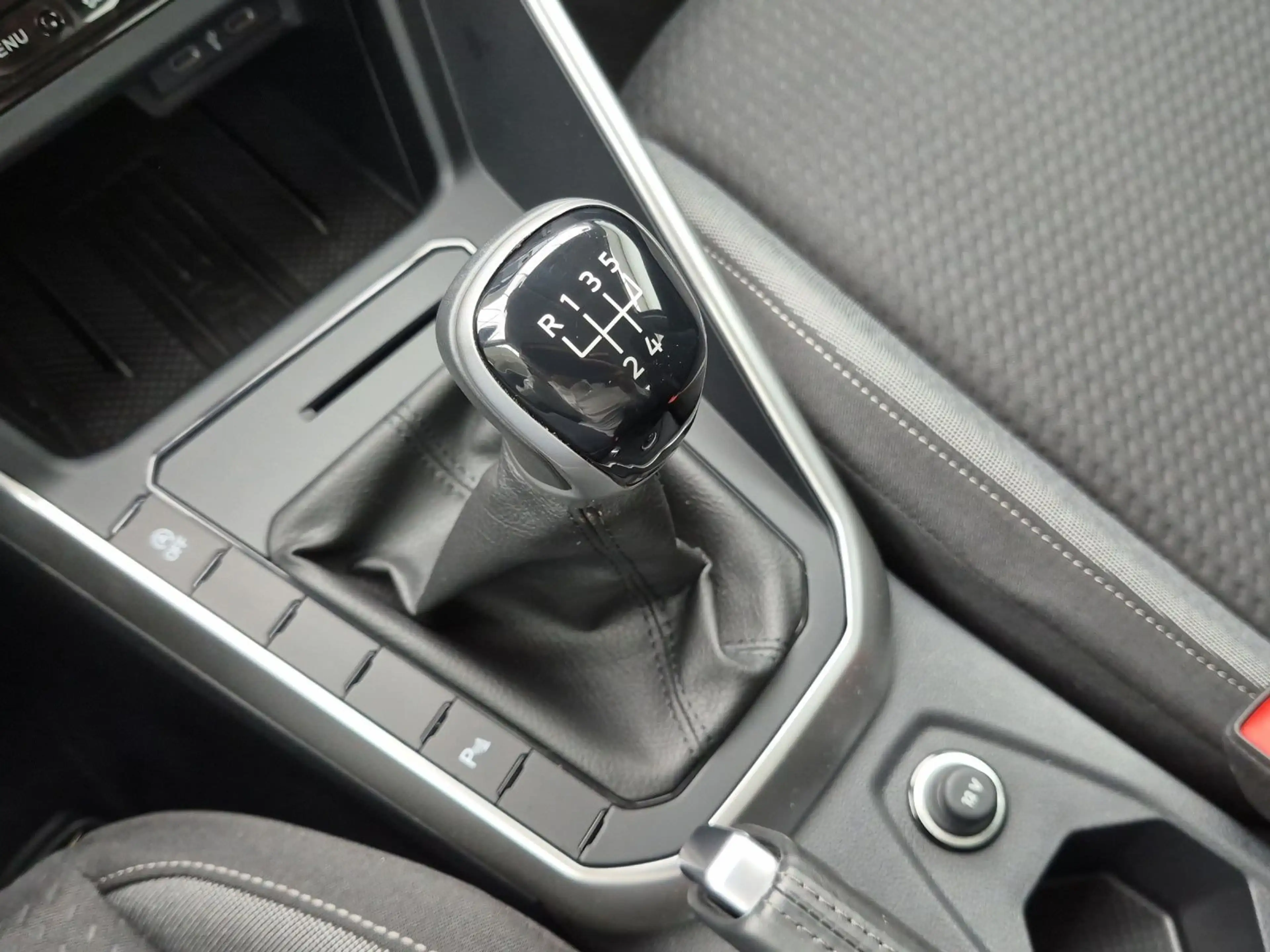Volkswagen Taigo 1.0 TSI LIFE LED NAVI SITZHZ LM16 — photo 11