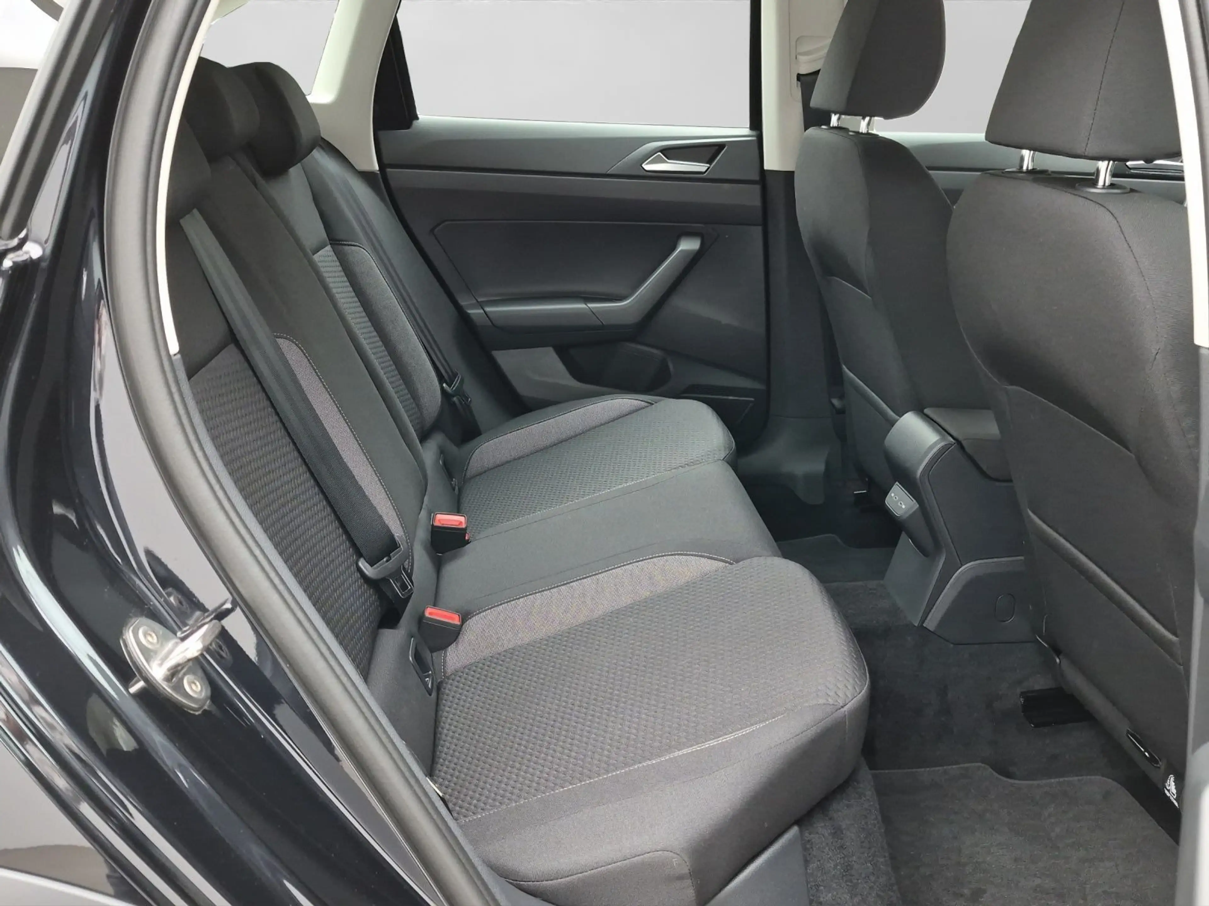 Volkswagen Taigo 1.0 TSI LIFE LED NAVI SITZHZ LM16 — photo 6