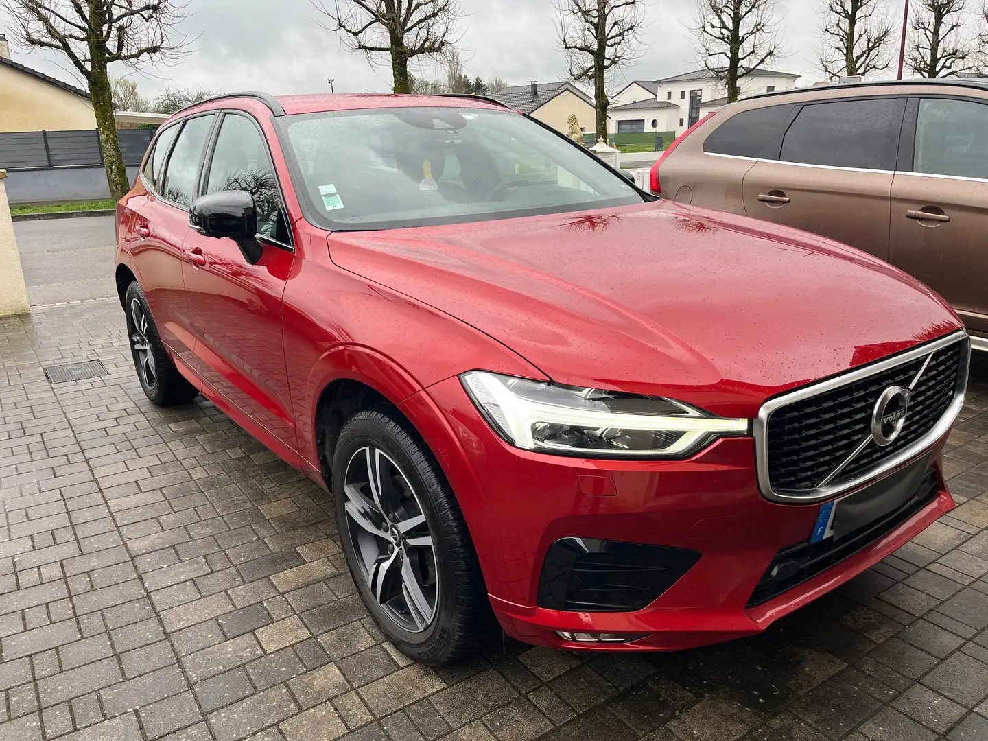 Volvo XC60 D4 AWD AdBlue 190 ch Geartronic 8 R-Design Rood - 2