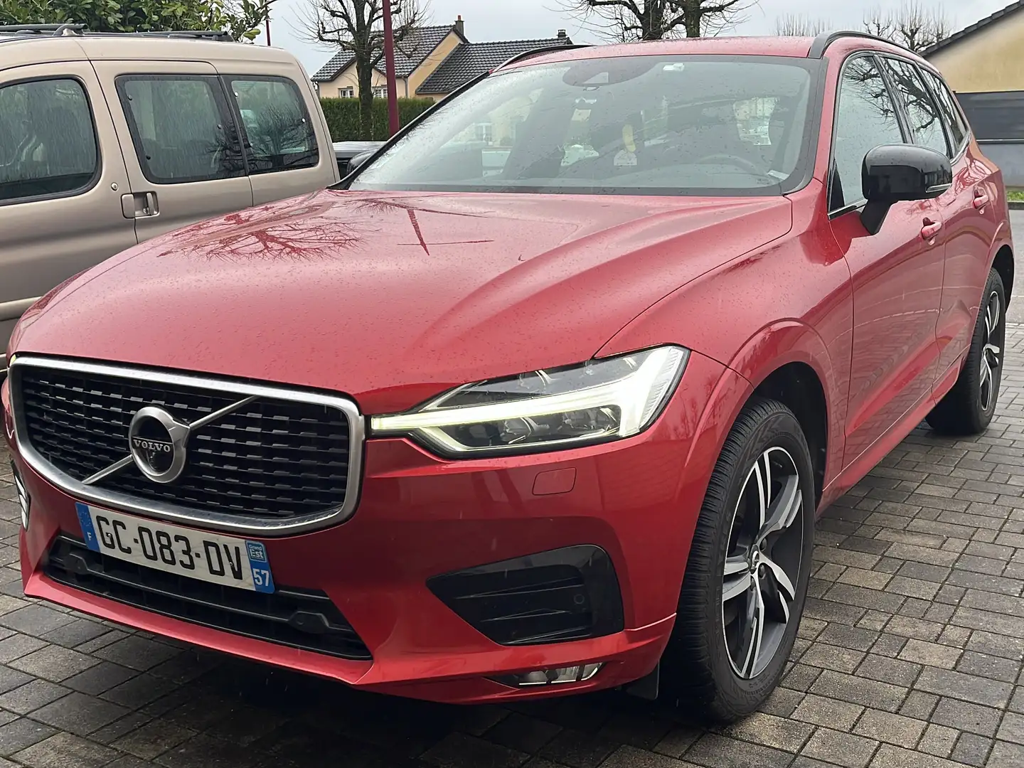 Volvo XC60 D4 AWD AdBlue 190 ch Geartronic 8 R-Design Rood - 1