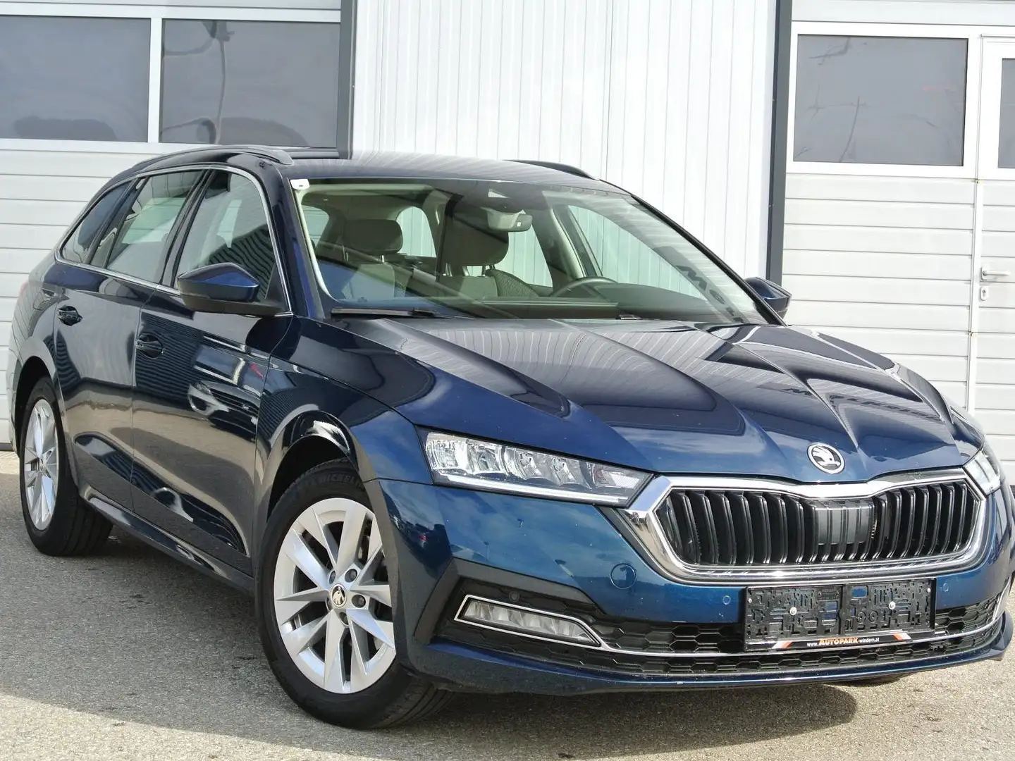 Skoda Octavia Kombi 2,0 TDI PREMIUM * virt. Cockpit * LED * Blau - 1
