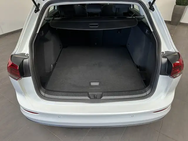 Volkswagen Golf view 6