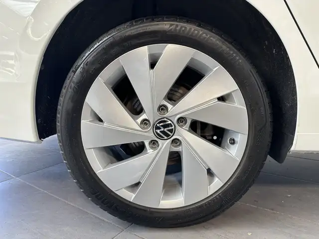 Volkswagen Golf view 3