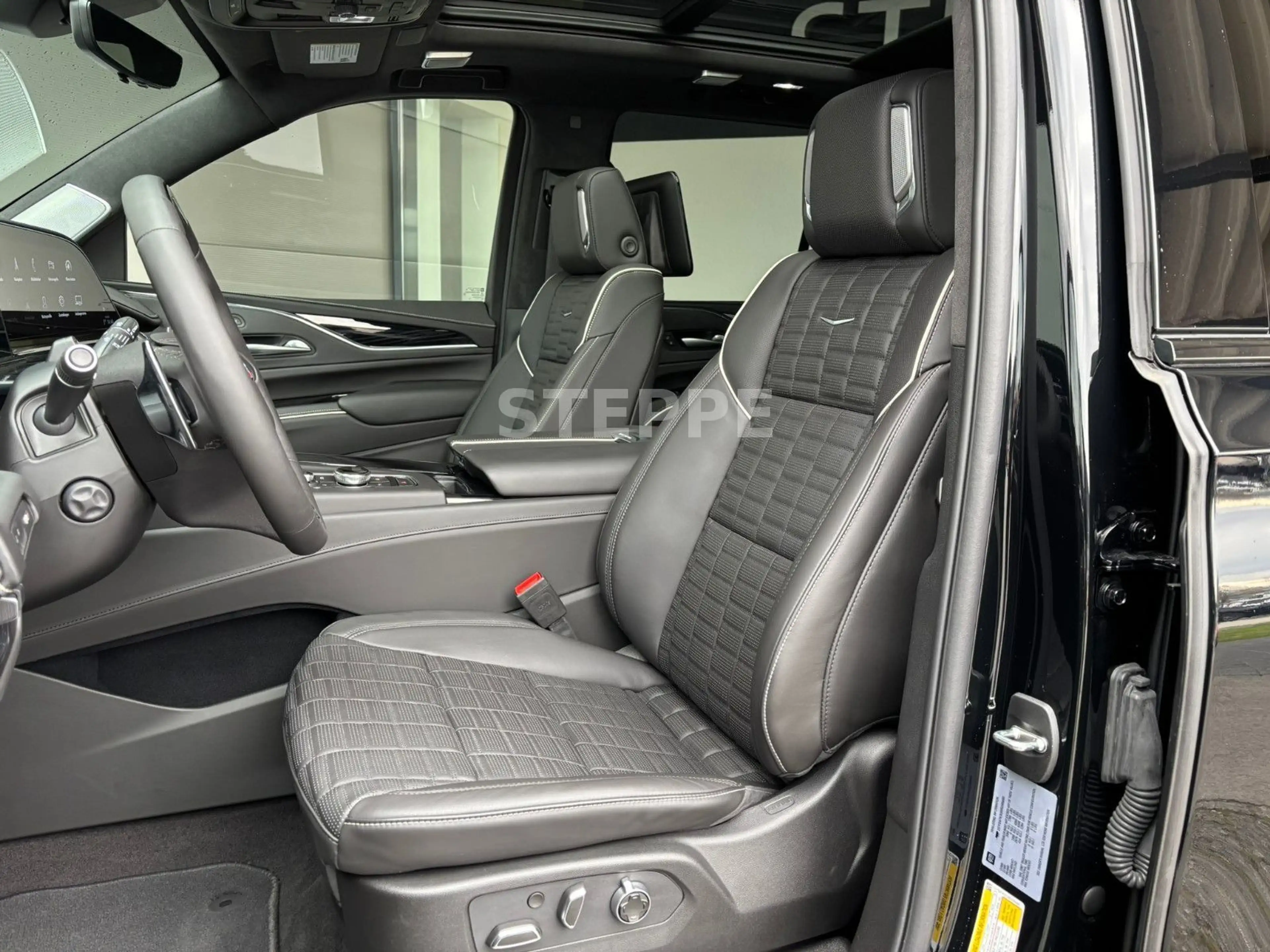 Cadillac Escalade V-Series 6.2 V8 Supercharged AWD — photo 7