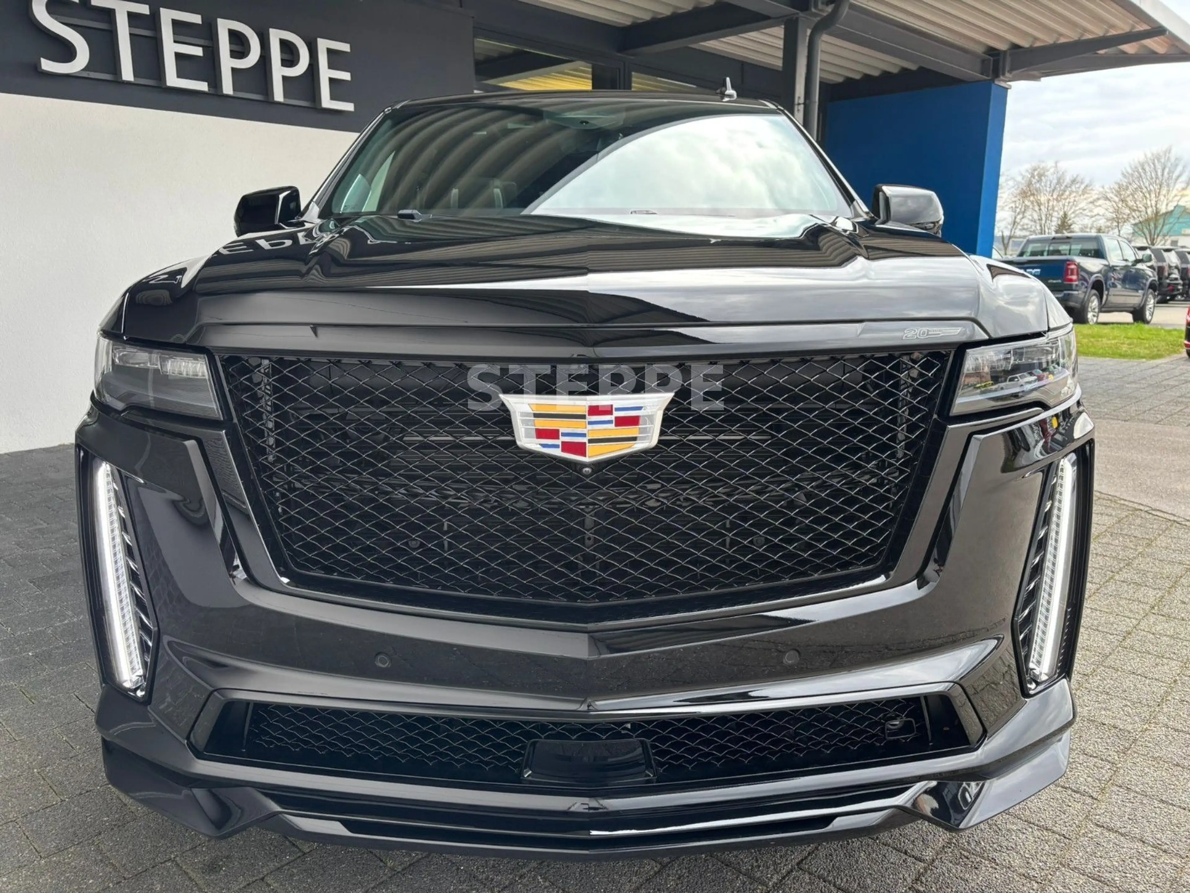 Cadillac Escalade V-Series 6.2 V8 Supercharged AWD — photo 2