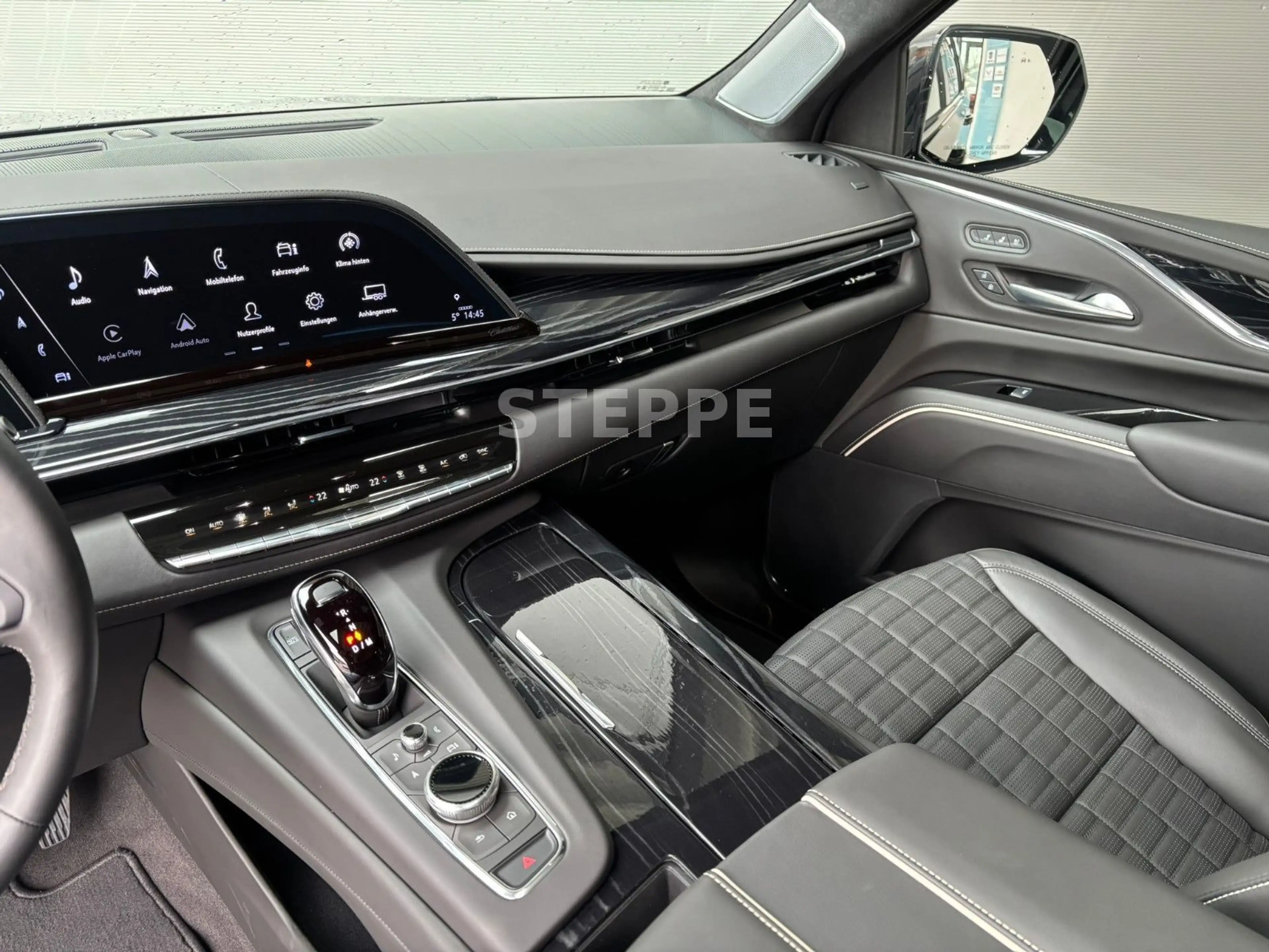 Cadillac Escalade V-Series 6.2 V8 Supercharged AWD — photo 12