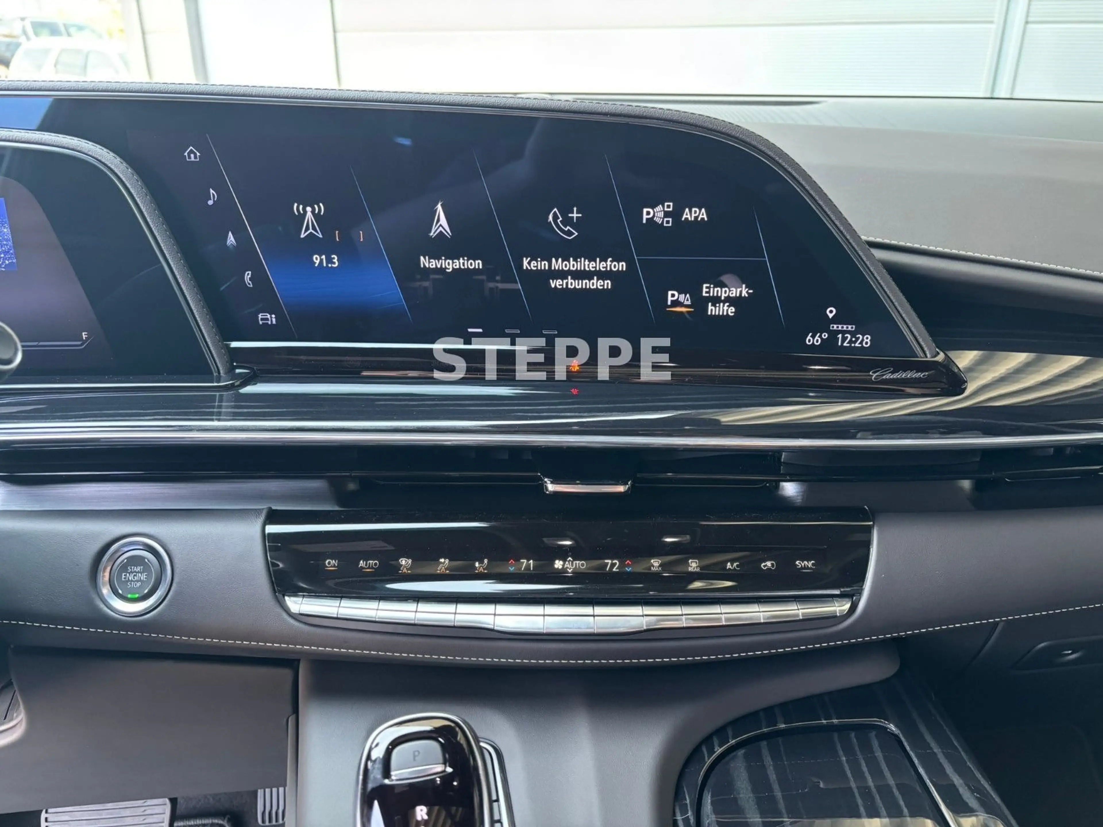 Cadillac Escalade V-Series 6.2 V8 Supercharged AWD — photo 13