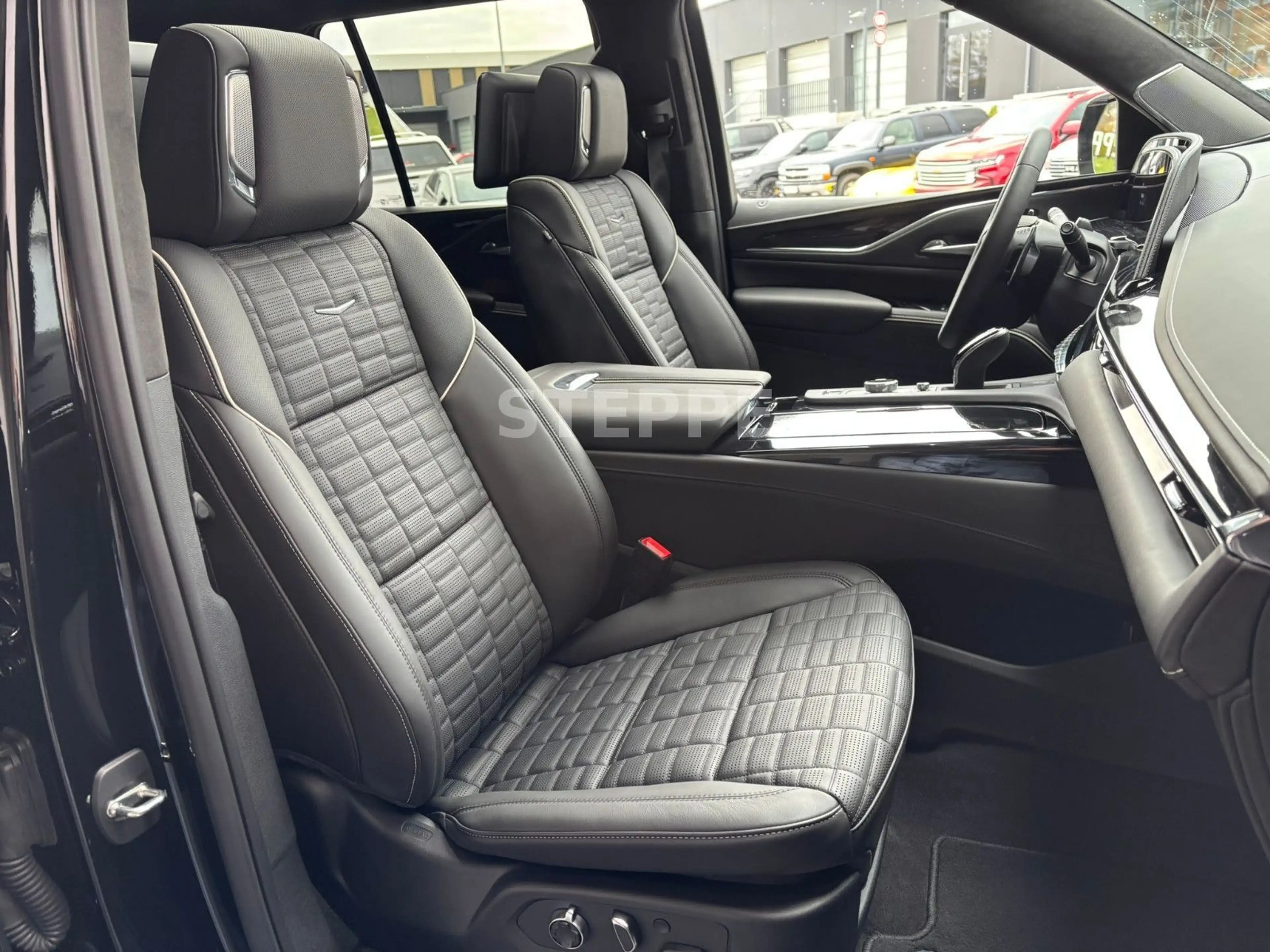 Cadillac Escalade V-Series 6.2 V8 Supercharged AWD — photo 10