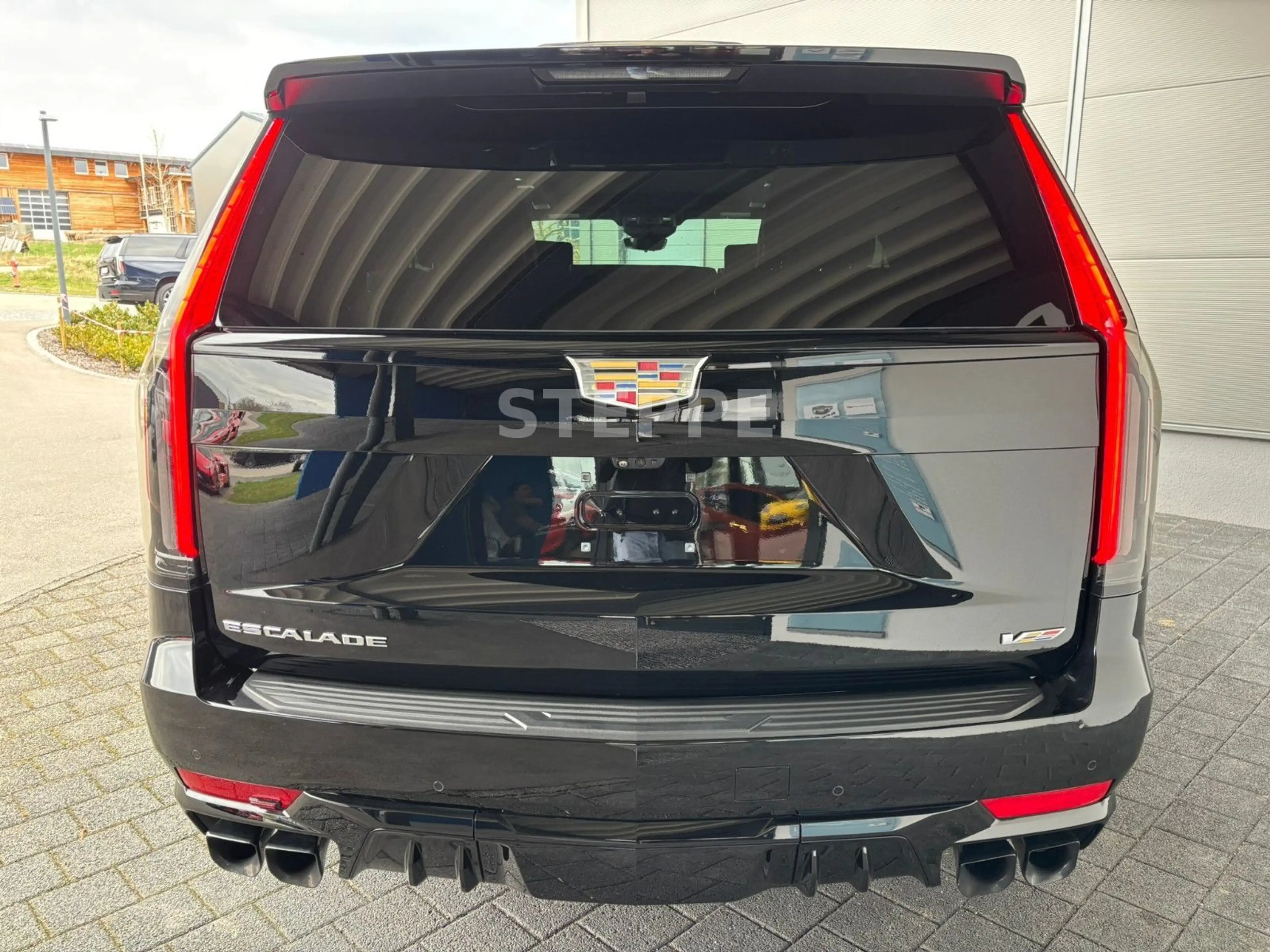 Cadillac Escalade V-Series 6.2 V8 Supercharged AWD — photo 5