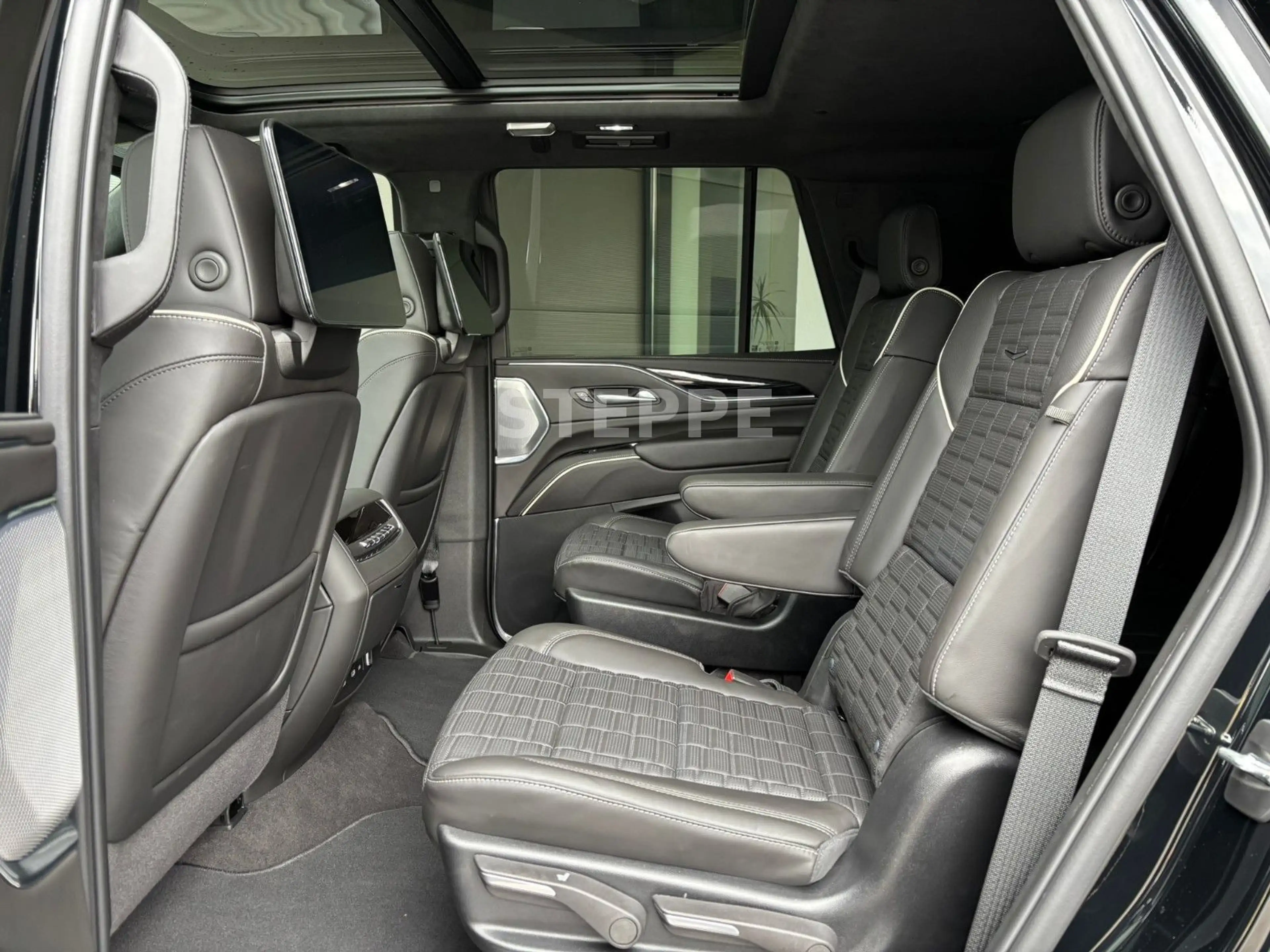 Cadillac Escalade V-Series 6.2 V8 Supercharged AWD — photo 8