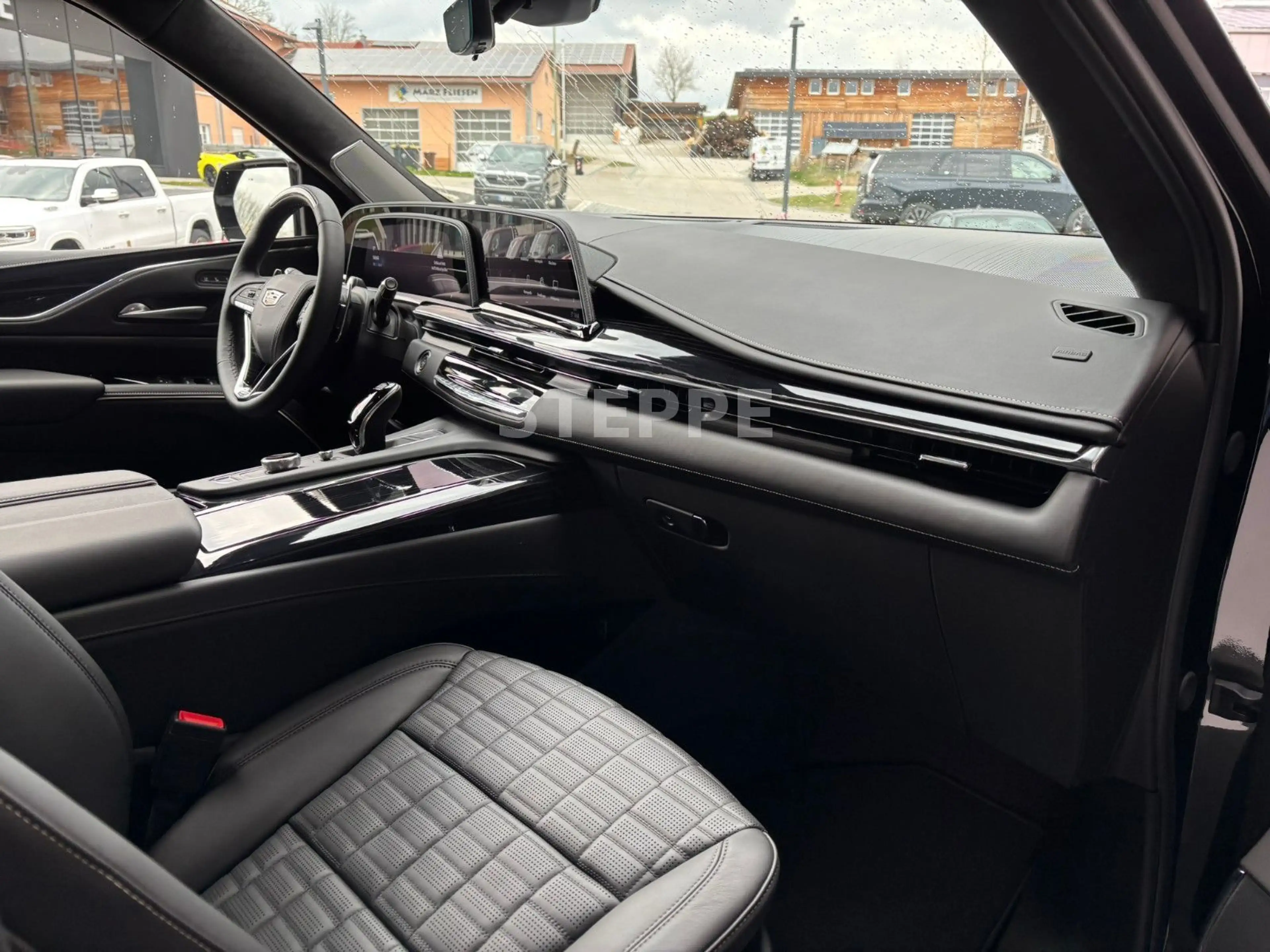 Cadillac Escalade V-Series 6.2 V8 Supercharged AWD — photo 9