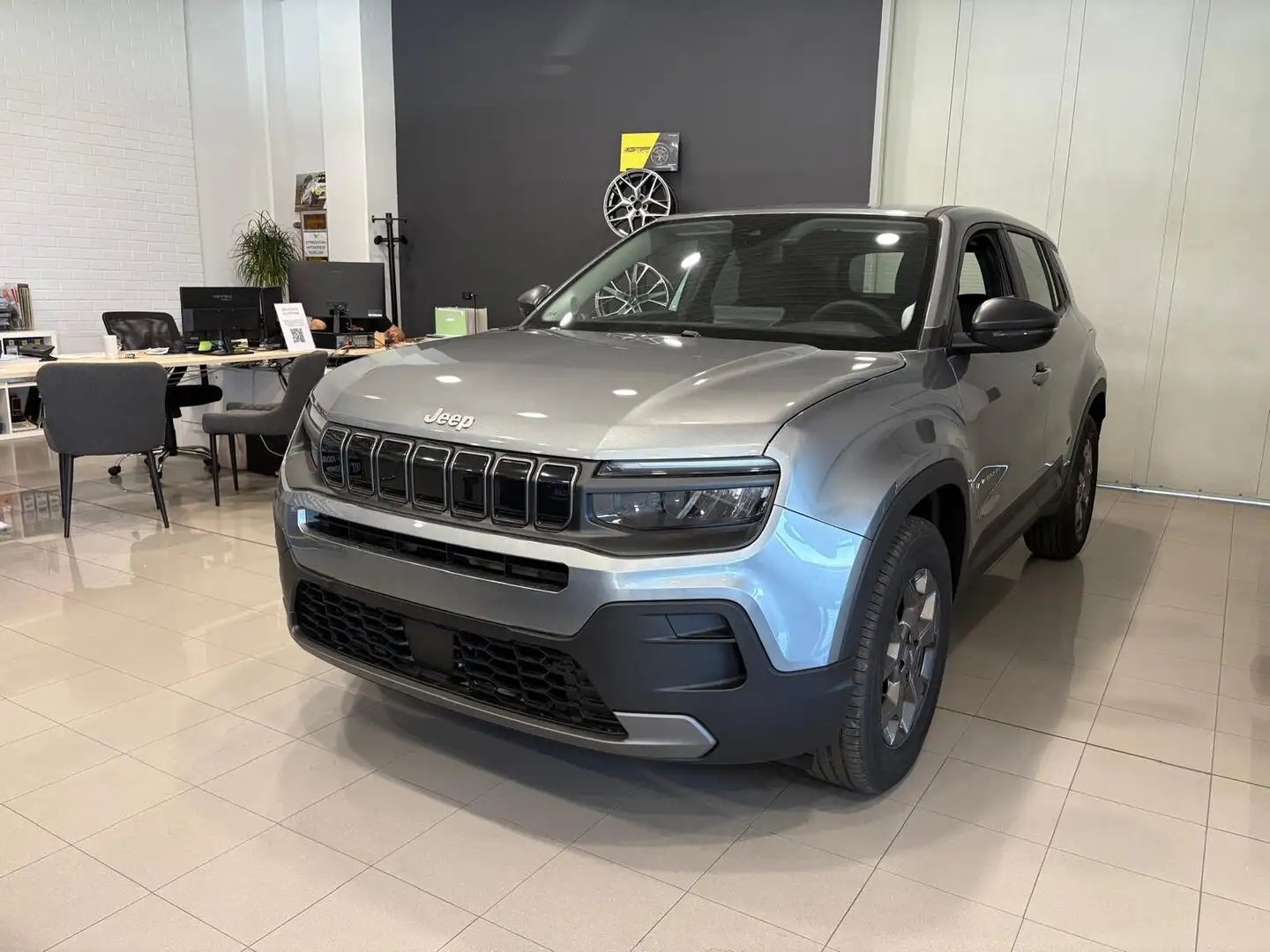 Jeep Avenger 1.2 t. Longitude fwd 100cv Grigio - 1