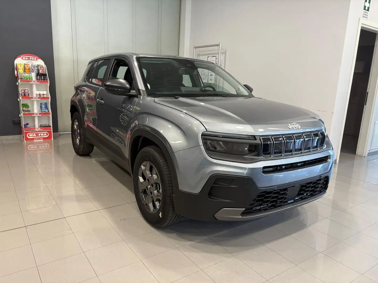Jeep Avenger 1.2 t. Longitude fwd 100cv Grigio - 2