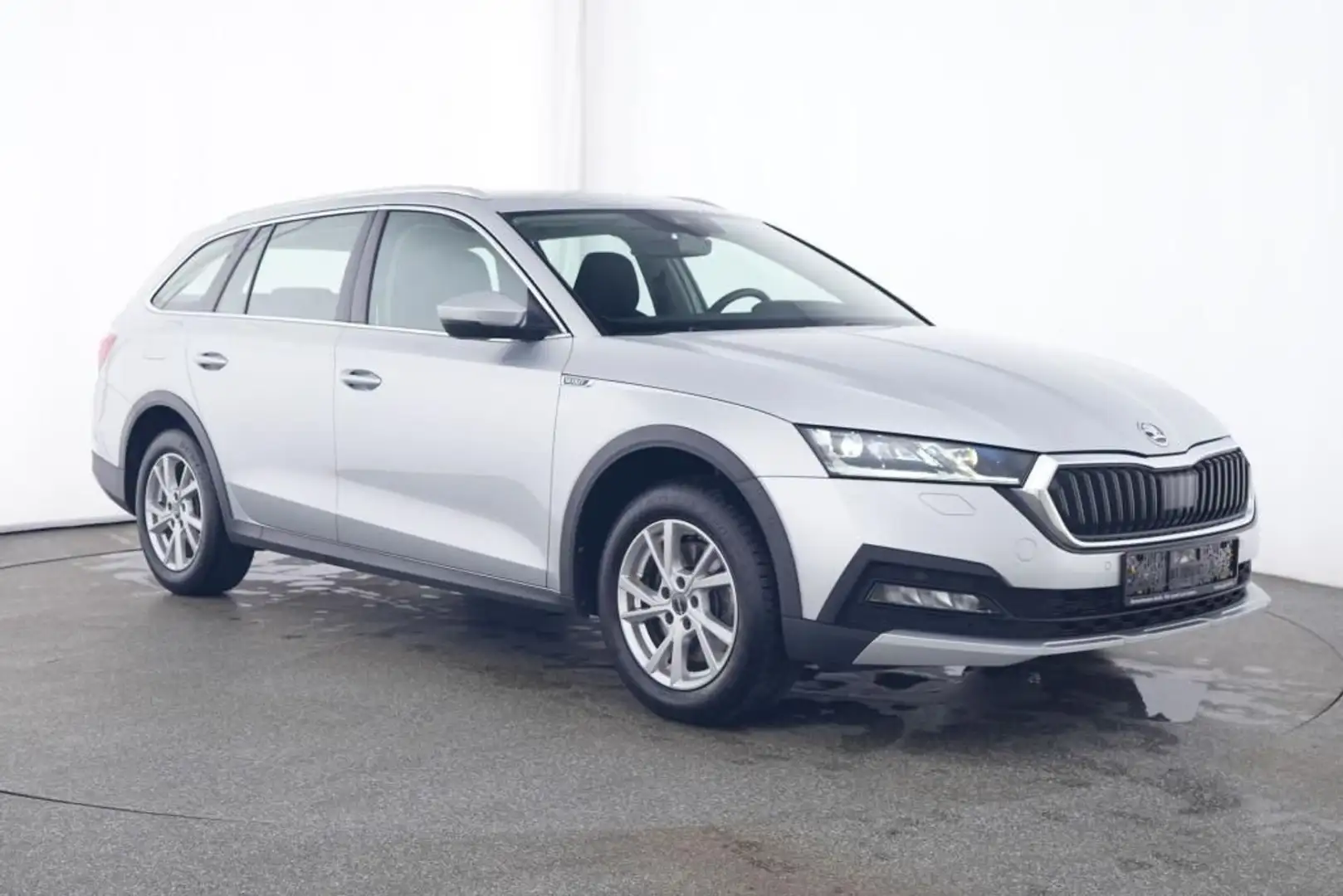 Skoda Octavia Combi Scout 4x4 2.0 TDI DSG AHK*RFK*PDC Argent - 2